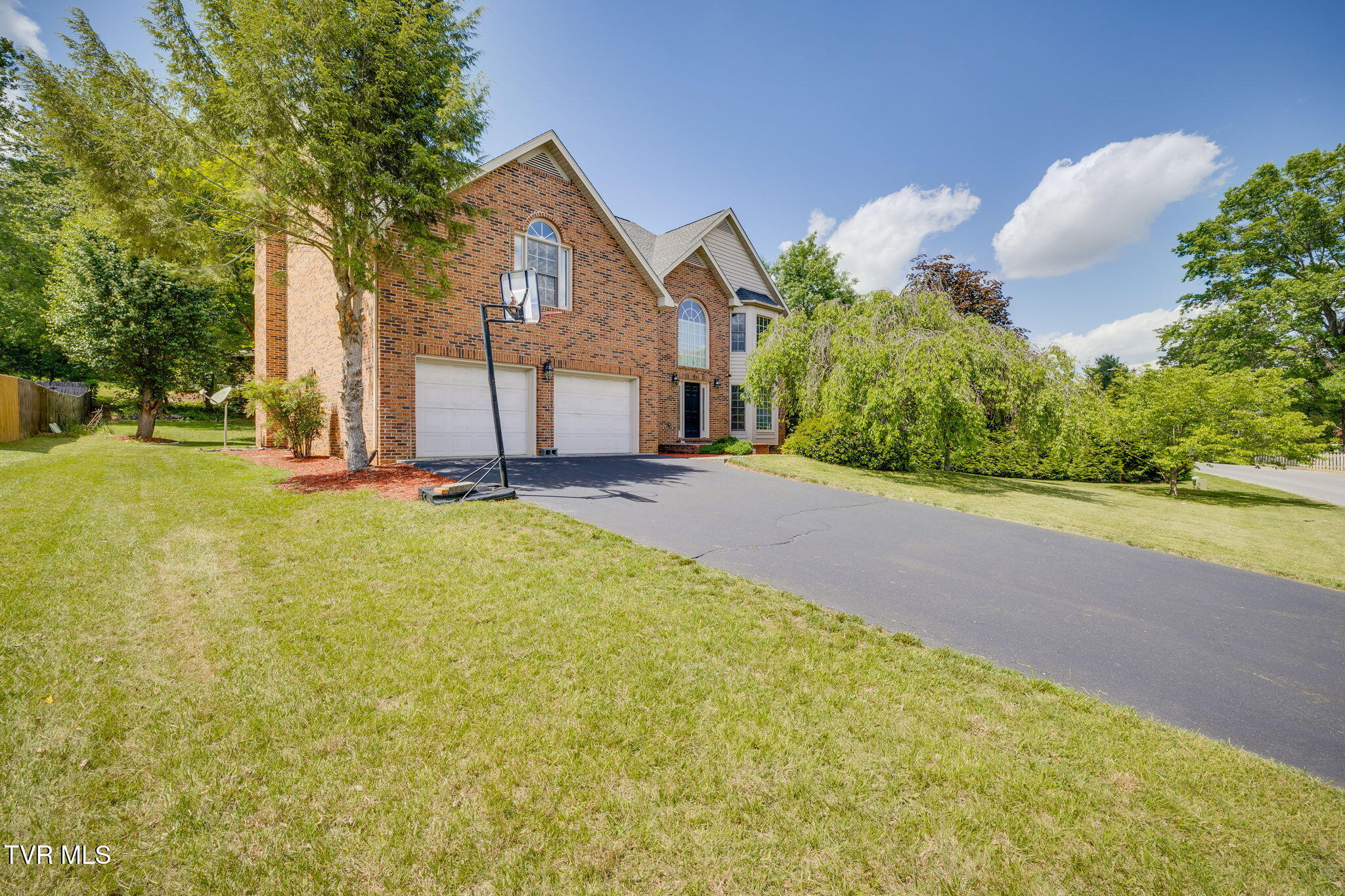 Johnson City, Tennessee, 37604, United States, 4 Bedrooms Bedrooms, ,4 BathroomsBathrooms,Residential,For Sale,1944791