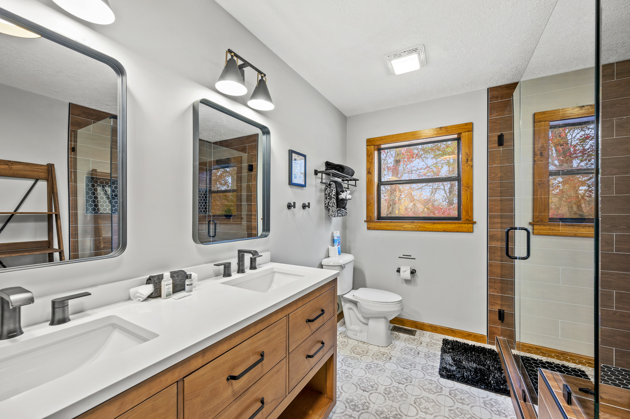 Gatlinburg, Tennessee, 37738, United States, 3 Bedrooms Bedrooms, ,2 BathroomsBathrooms,Residential,For Sale,1987408