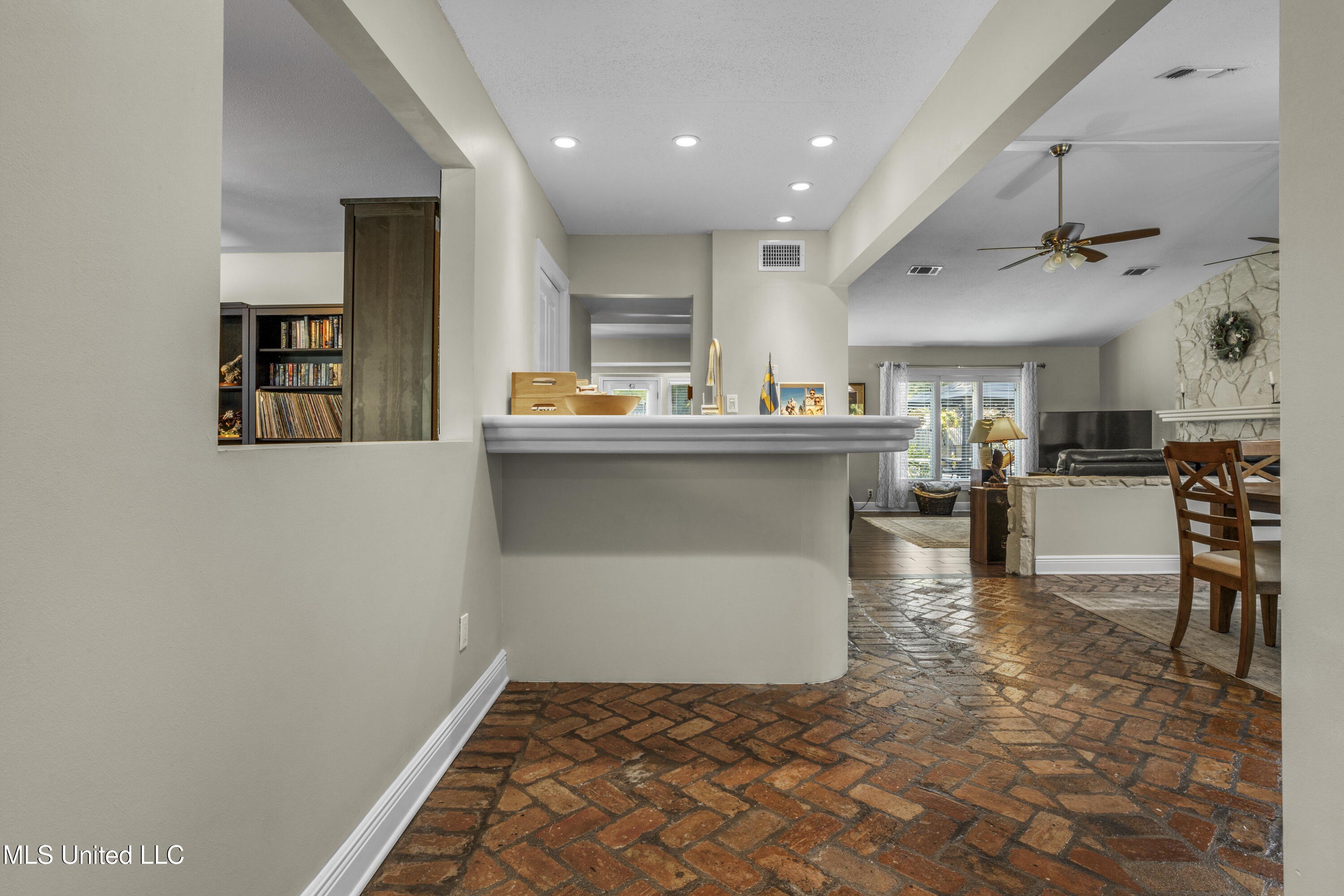 Gulfport, Mississippi, 39507, United States, 4 Bedrooms Bedrooms, ,4 BathroomsBathrooms,Residential,For Sale,1974539