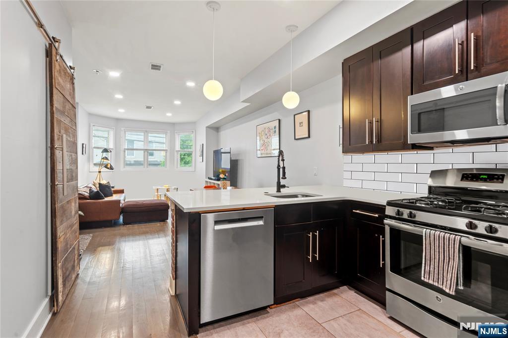 Jersey City, New Jersey, 07307, United States, 3 Bedrooms Bedrooms, ,2 BathroomsBathrooms,Residential,For Sale,1918659