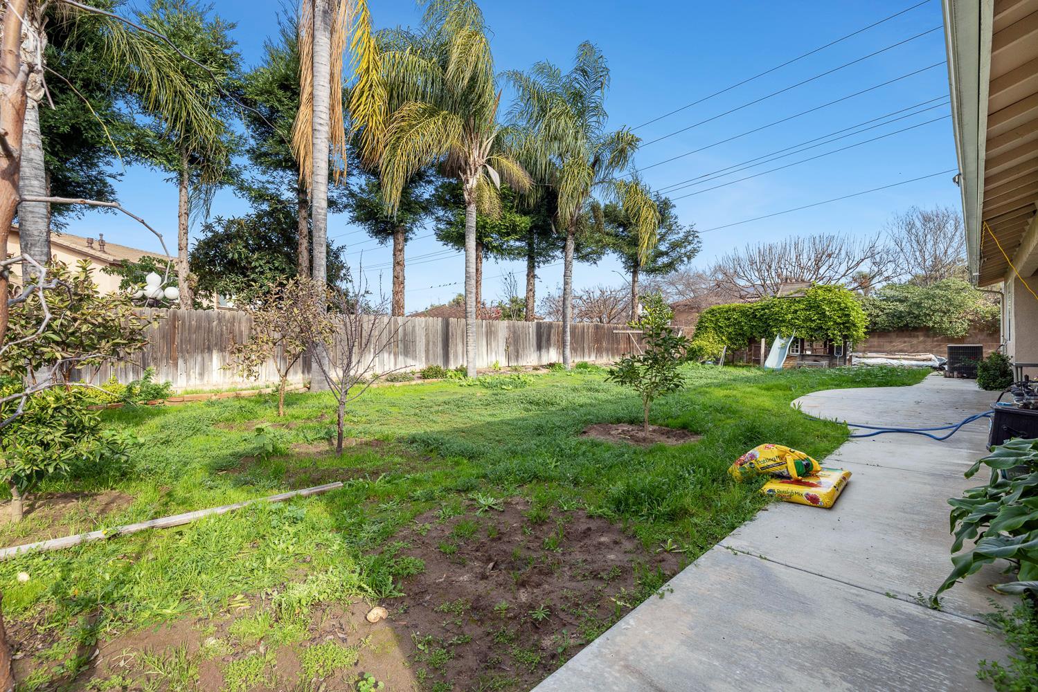 Fresno, California, 93727, United States, 4 Bedrooms Bedrooms, ,2 BathroomsBathrooms,Residential,For Sale,2008580