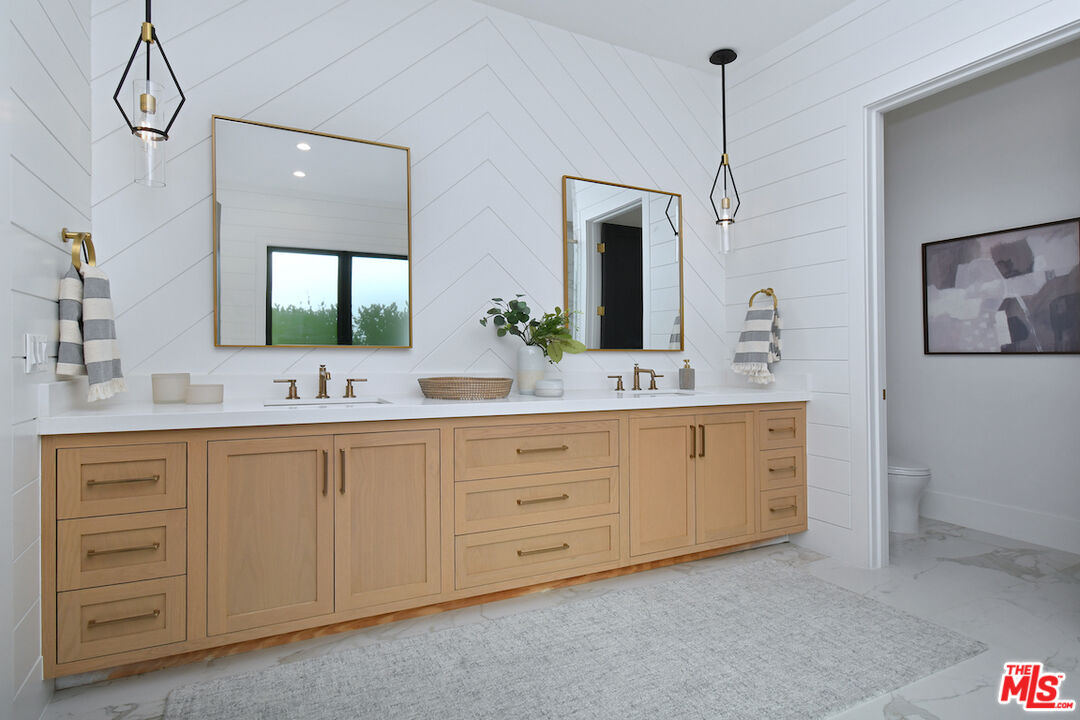 Encino, California, 91316, United States, 4 Bedrooms Bedrooms, ,5 BathroomsBathrooms,Residential,For Sale,2002982