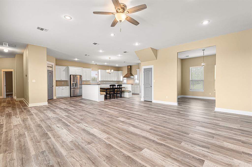 Holland, Texas, 76534, United States, 6 Bedrooms Bedrooms, ,6 BathroomsBathrooms,Residential,For Sale,1986068