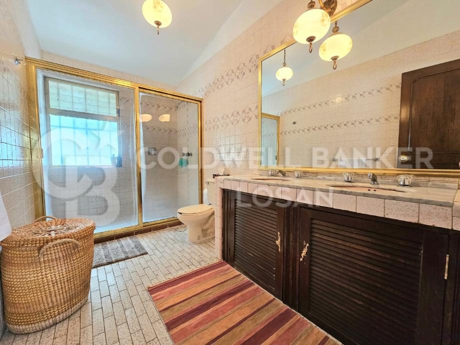 Pedro de Alvarado, Cuernavaca, Morelos, 62240, Mexico, 8 Bedrooms Bedrooms, ,6 BathroomsBathrooms,Residential,For Sale,Pedro de Alvarado,1620895