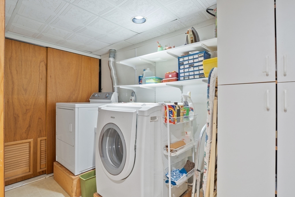 Salem, Massachusetts, 01970, United States, 2 Bedrooms Bedrooms, ,3 BathroomsBathrooms,Residential,For Sale,1932655