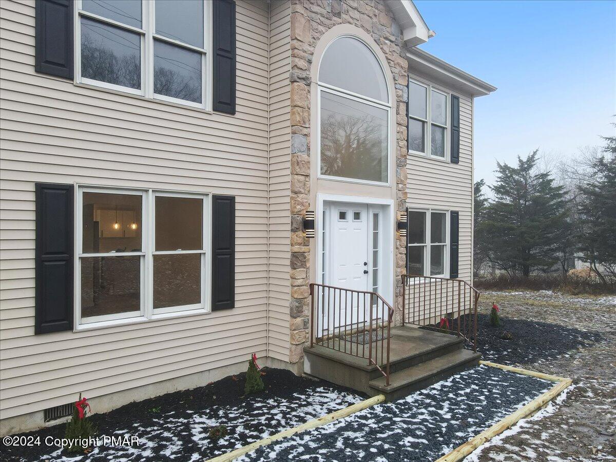 Stroudsburg, Pennsylvania, 18360, United States, 4 Bedrooms Bedrooms, ,3 BathroomsBathrooms,Residential,For Sale,1858259