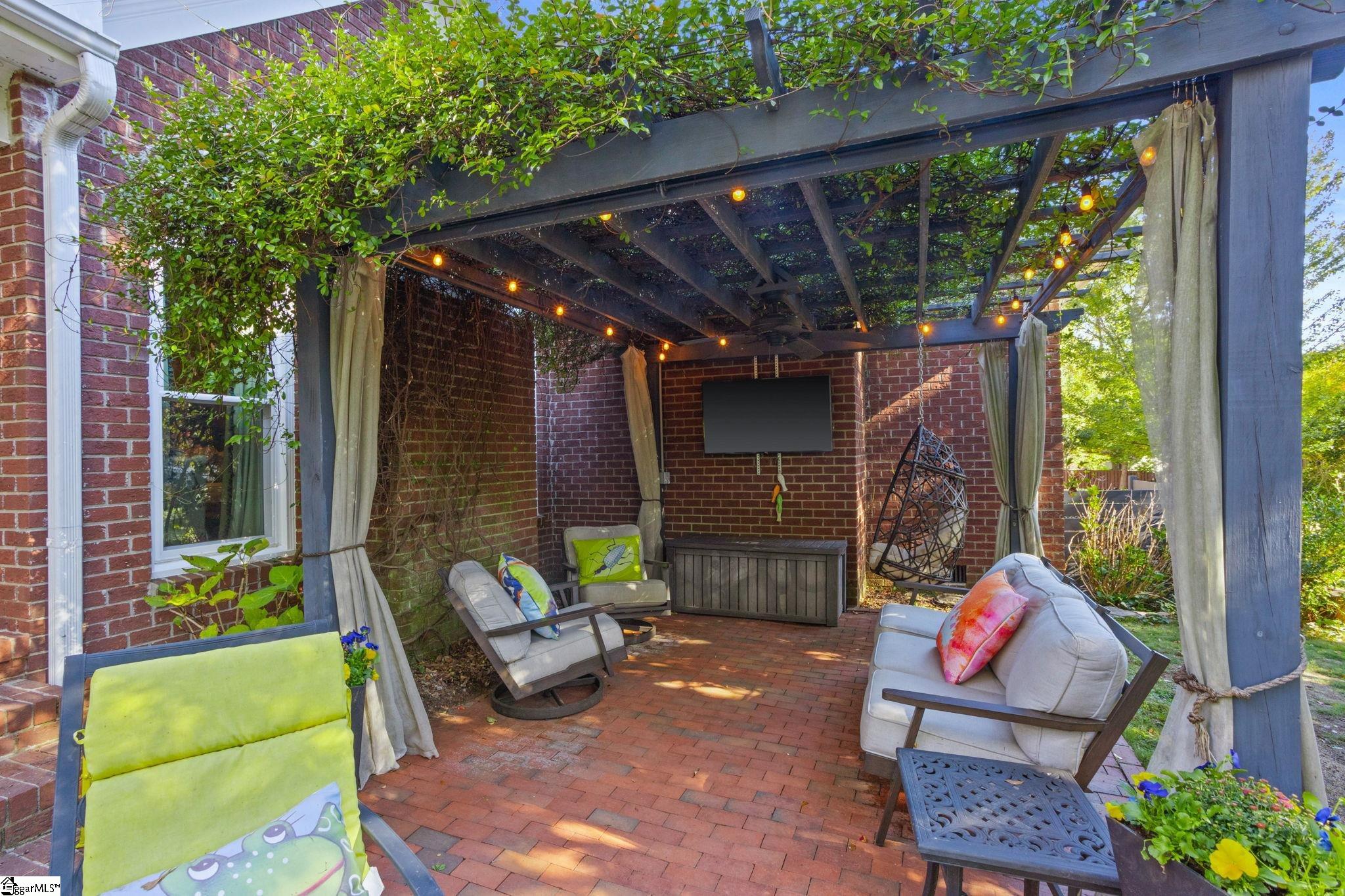 Simpsonville, South Carolina, 29681, United States, 5 Bedrooms Bedrooms, ,5 BathroomsBathrooms,Residential,For Sale,1988103