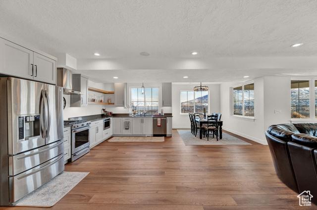 Herriman, Utah, 84096, United States, 5 Bedrooms Bedrooms, ,6 BathroomsBathrooms,Residential,For Sale,1982212