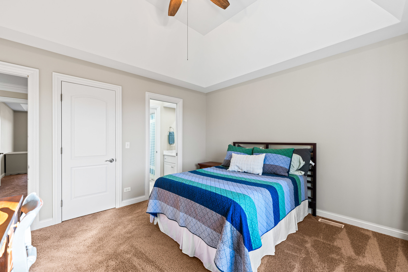 St. Charles, Illinois, 60175, United States, 5 Bedrooms Bedrooms, ,5 BathroomsBathrooms,Residential,For Sale,1989191