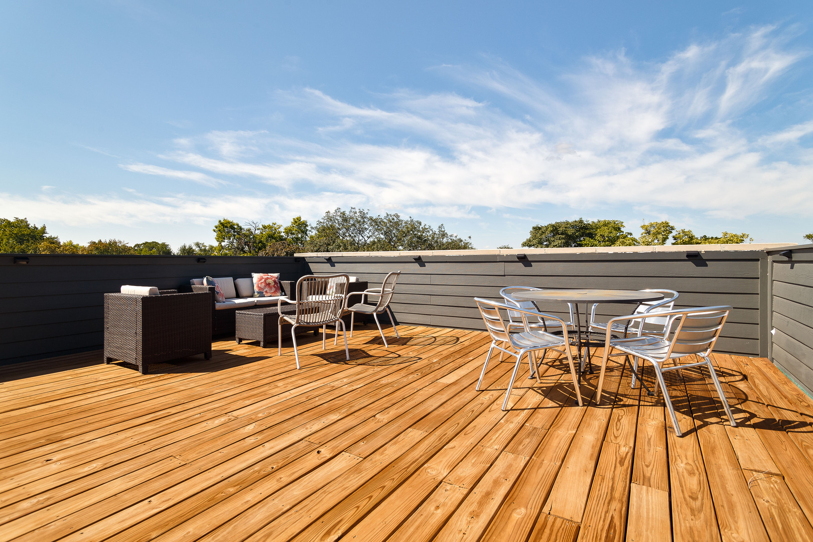 Chicago, Illinois, 60651, United States, 5 Bedrooms Bedrooms, ,6 BathroomsBathrooms,Residential,For Sale,1988146