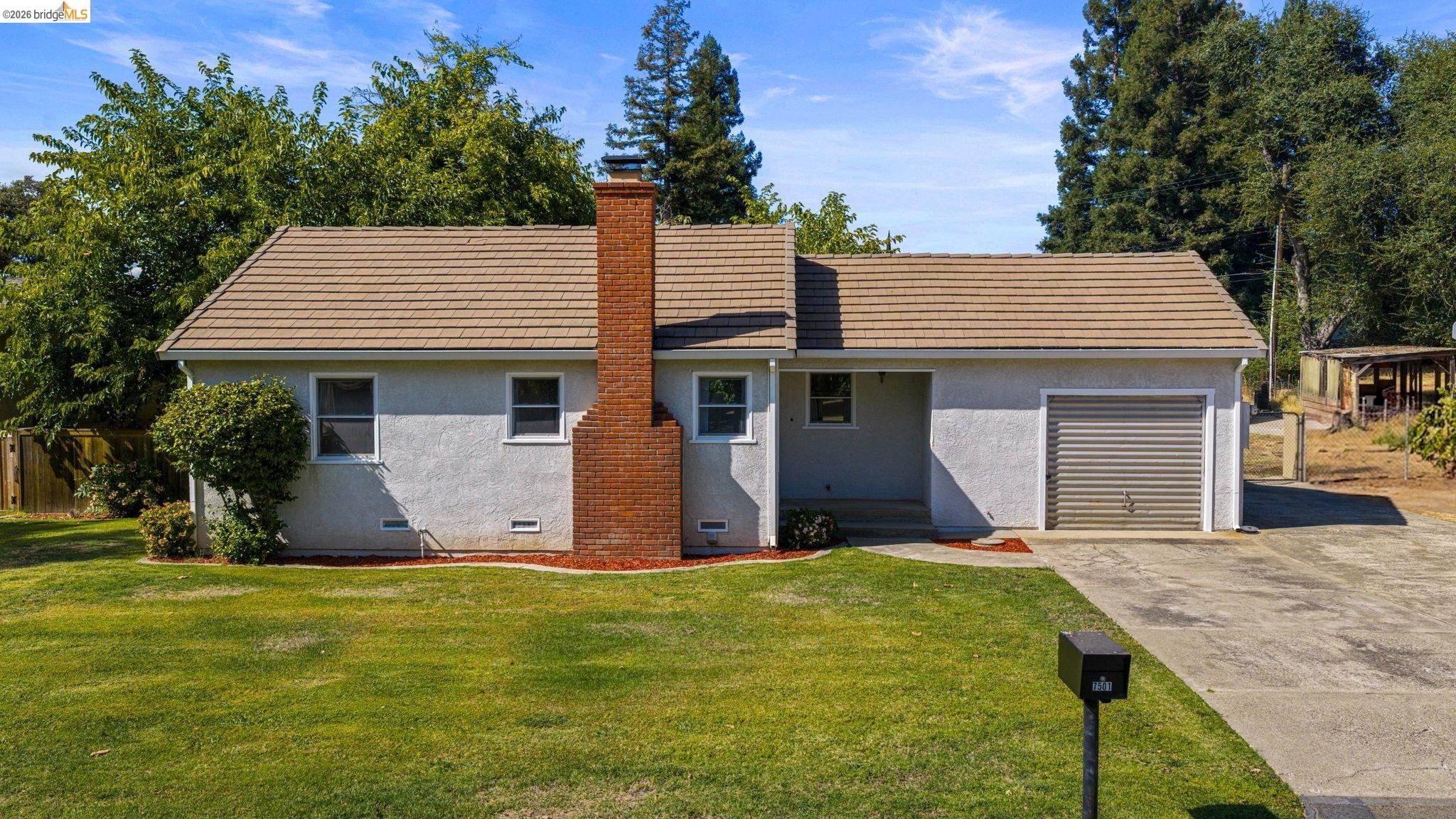 Heather Rd, Fair Oaks, CA 95628