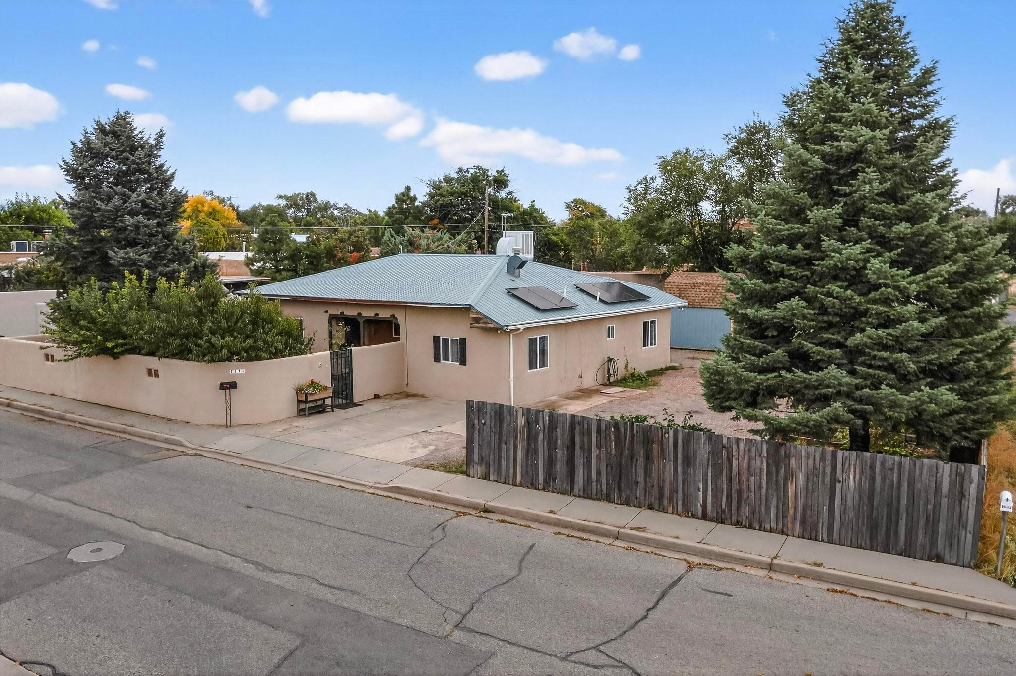 Santa Fe, New Mexico, 87505, United States, 3 Bedrooms Bedrooms, ,2 BathroomsBathrooms,Residential,For Sale,1971309