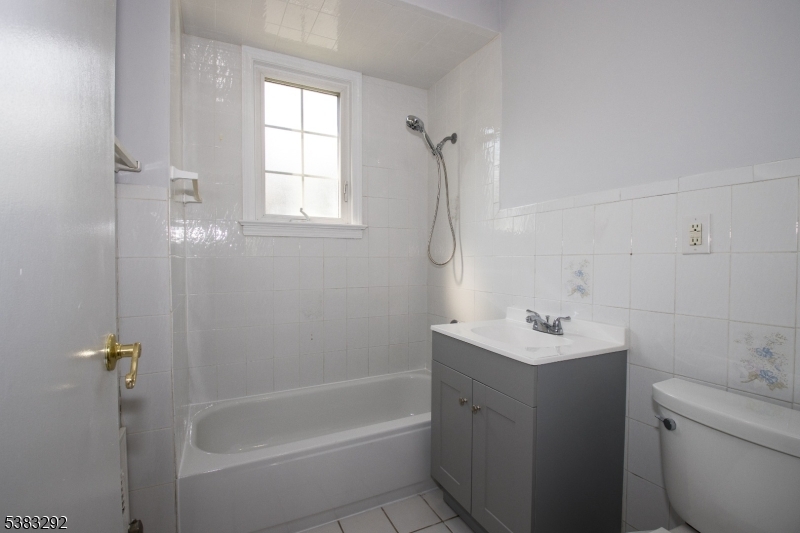 Roselle Park Boro, New Jersey, 07204, United States, 4 Bedrooms Bedrooms, ,1 BathroomBathrooms,Residential,For Sale,1941896