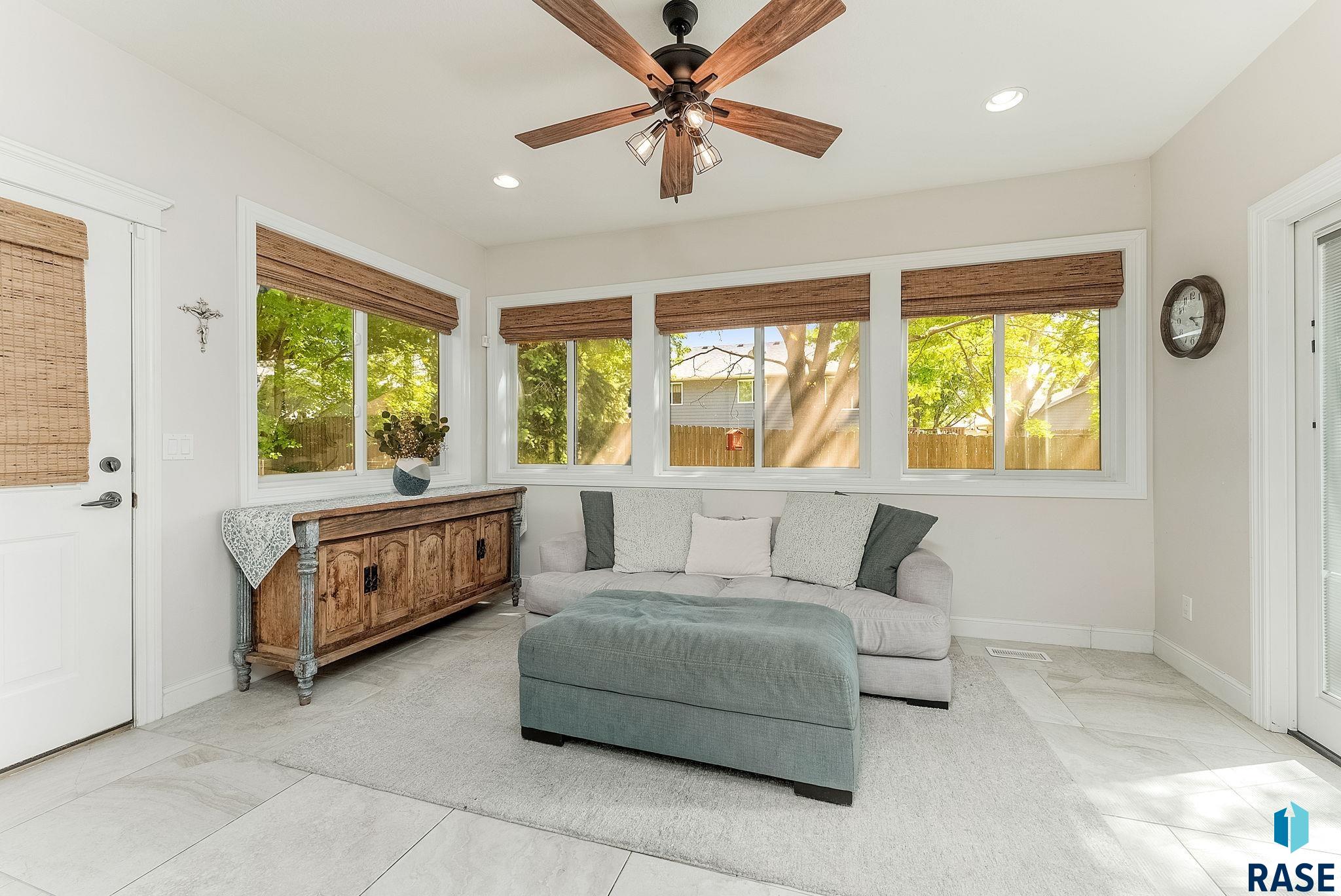 Sioux Falls, South Dakota, 57106, United States, 5 Bedrooms Bedrooms, ,3 BathroomsBathrooms,Residential,For Sale,1946502