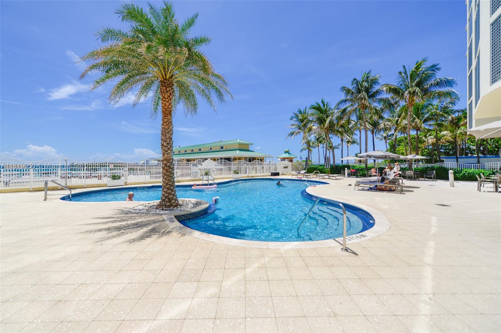 Sunny Isles Beach, Florida, 33160, United States, 2 Bedrooms Bedrooms, ,2 BathroomsBathrooms,Residential,For Sale,1991948