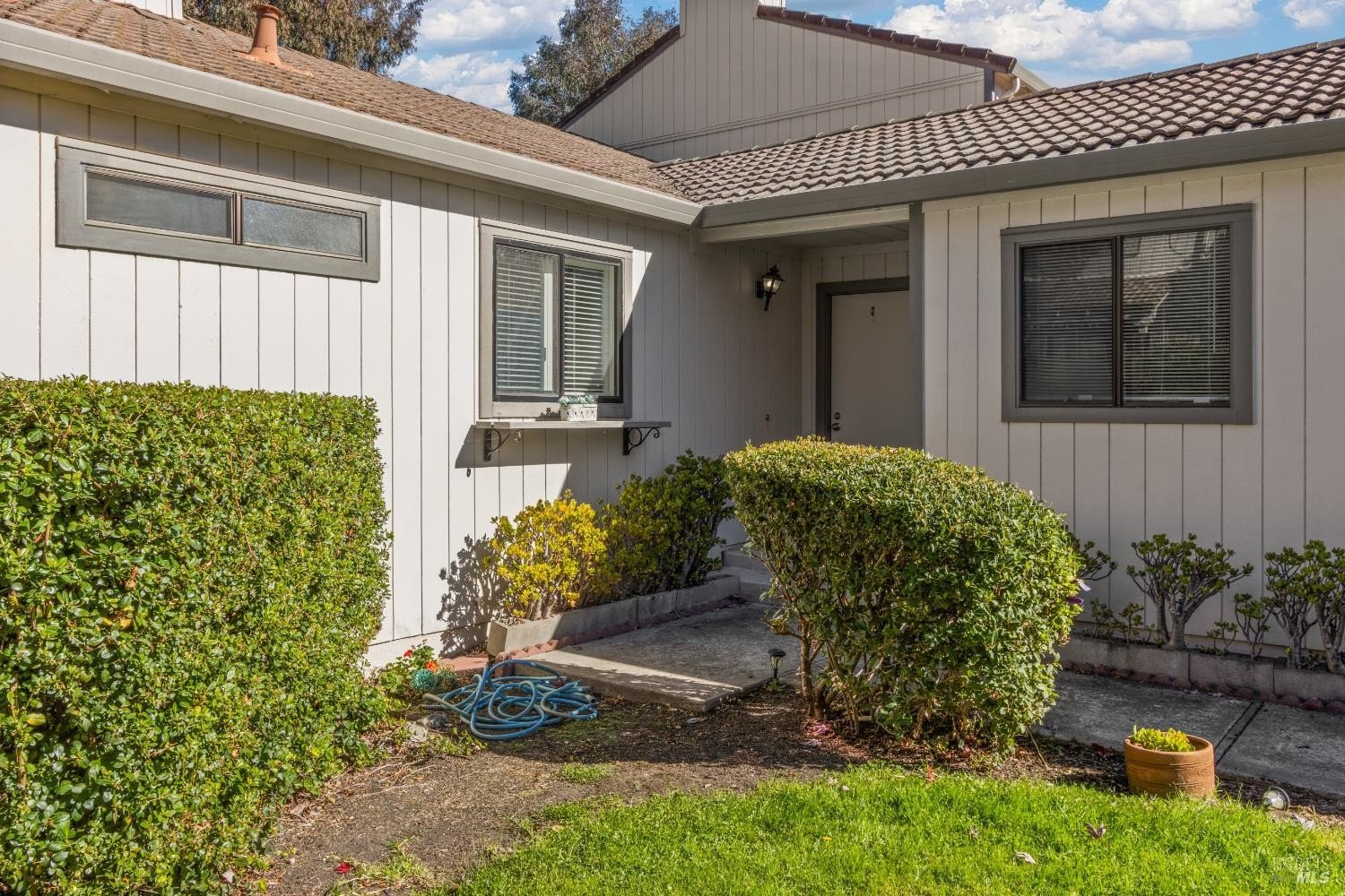 Hercules, California, 94547, United States, 2 Bedrooms Bedrooms, ,2 BathroomsBathrooms,Residential,For Sale,1988230