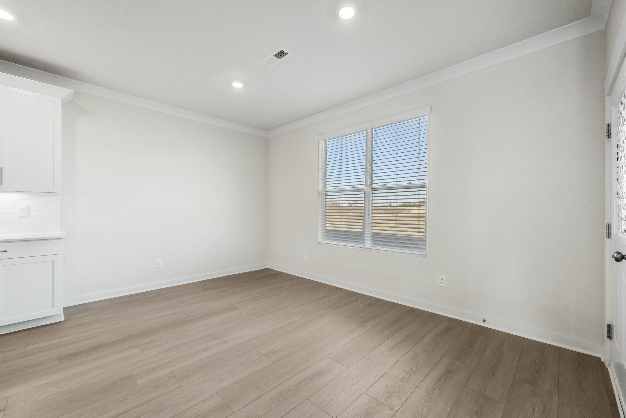 Clarksville, Tennessee, 37043, United States, 5 Bedrooms Bedrooms, ,5 BathroomsBathrooms,Residential,For Sale,1976524