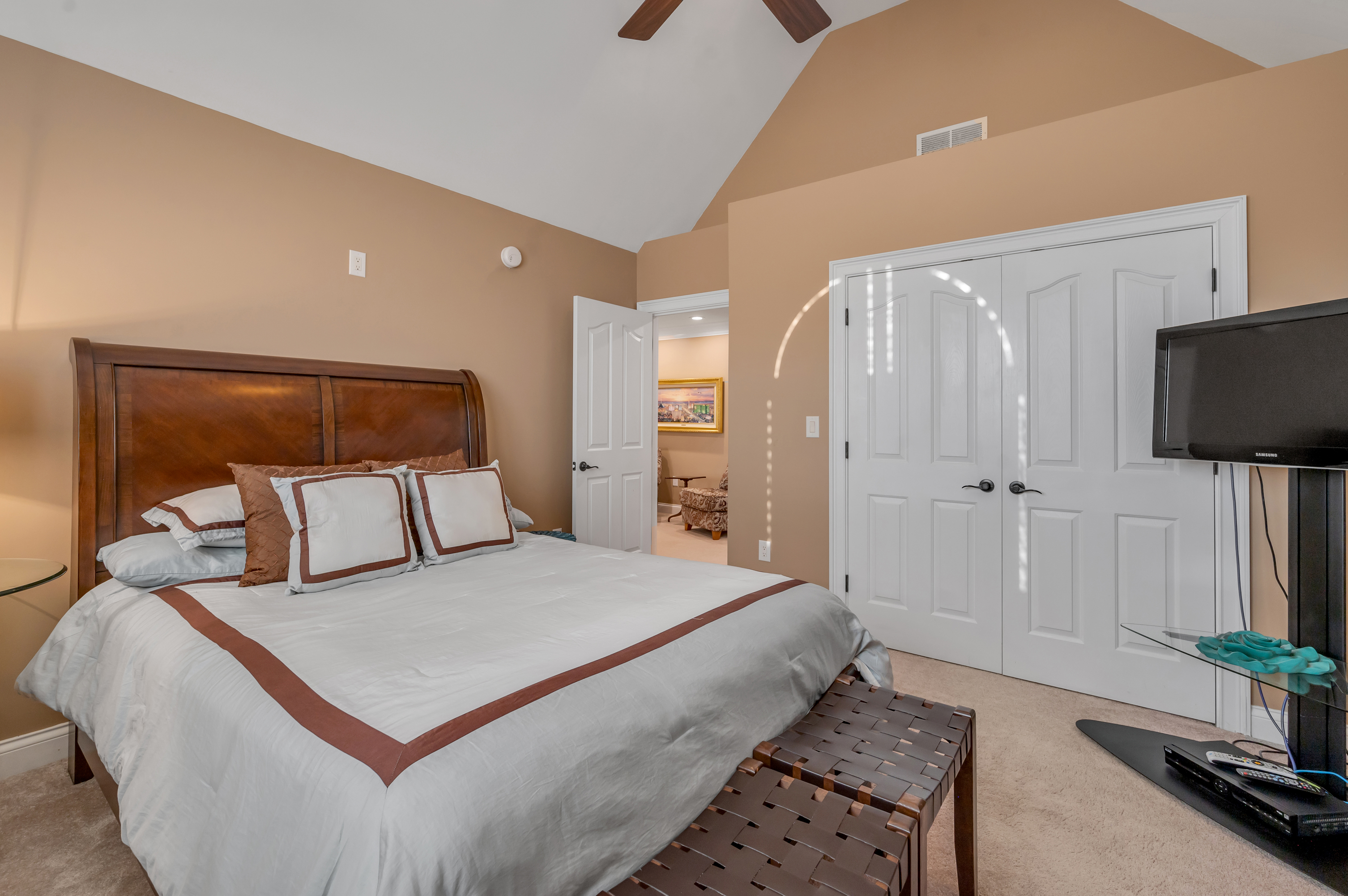  315 Whispering Brook Drive - 物件實景