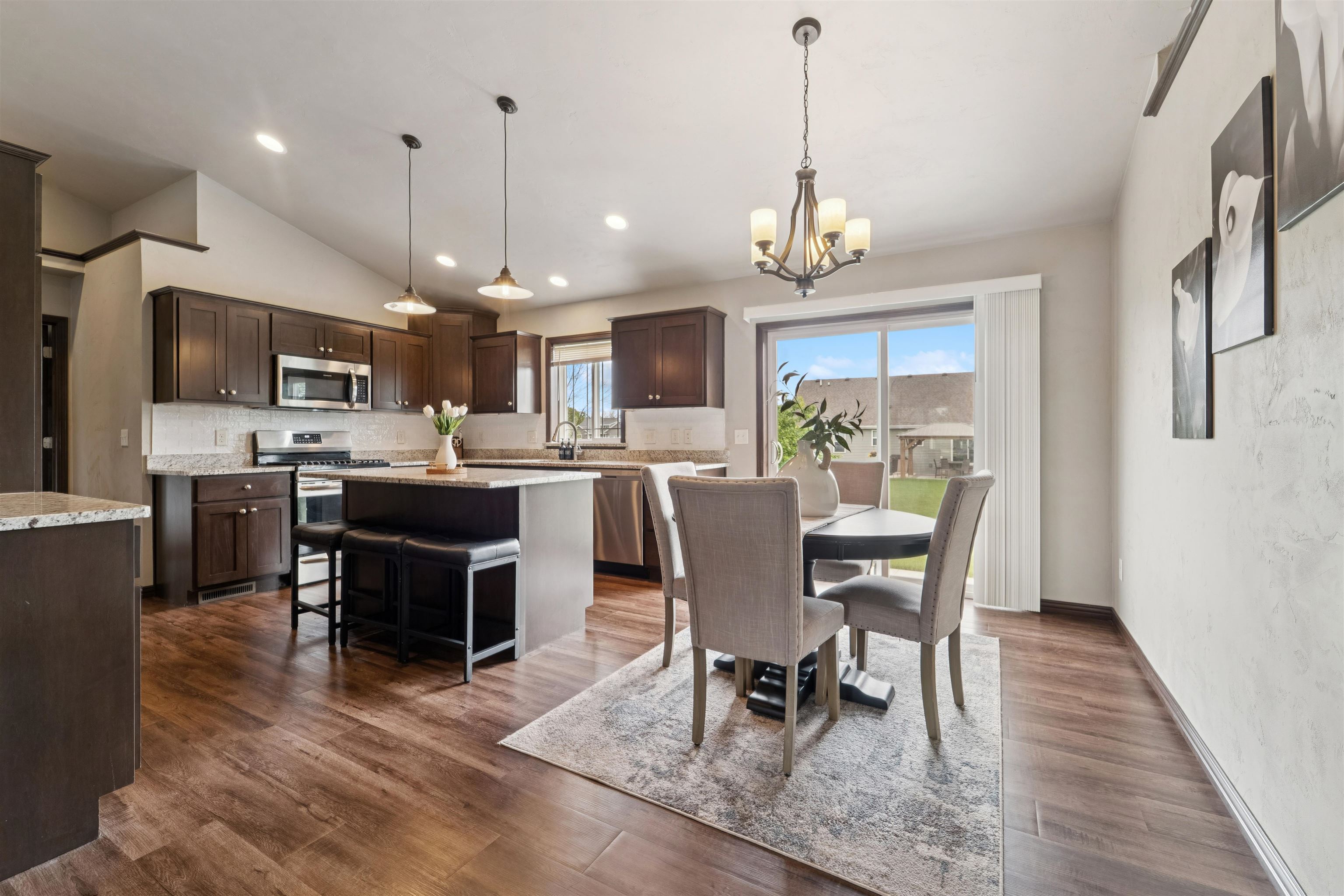 NEENAH, Wisconsin, 54956, United States, 4 Bedrooms Bedrooms, ,3 BathroomsBathrooms,Residential,For Sale,1988309