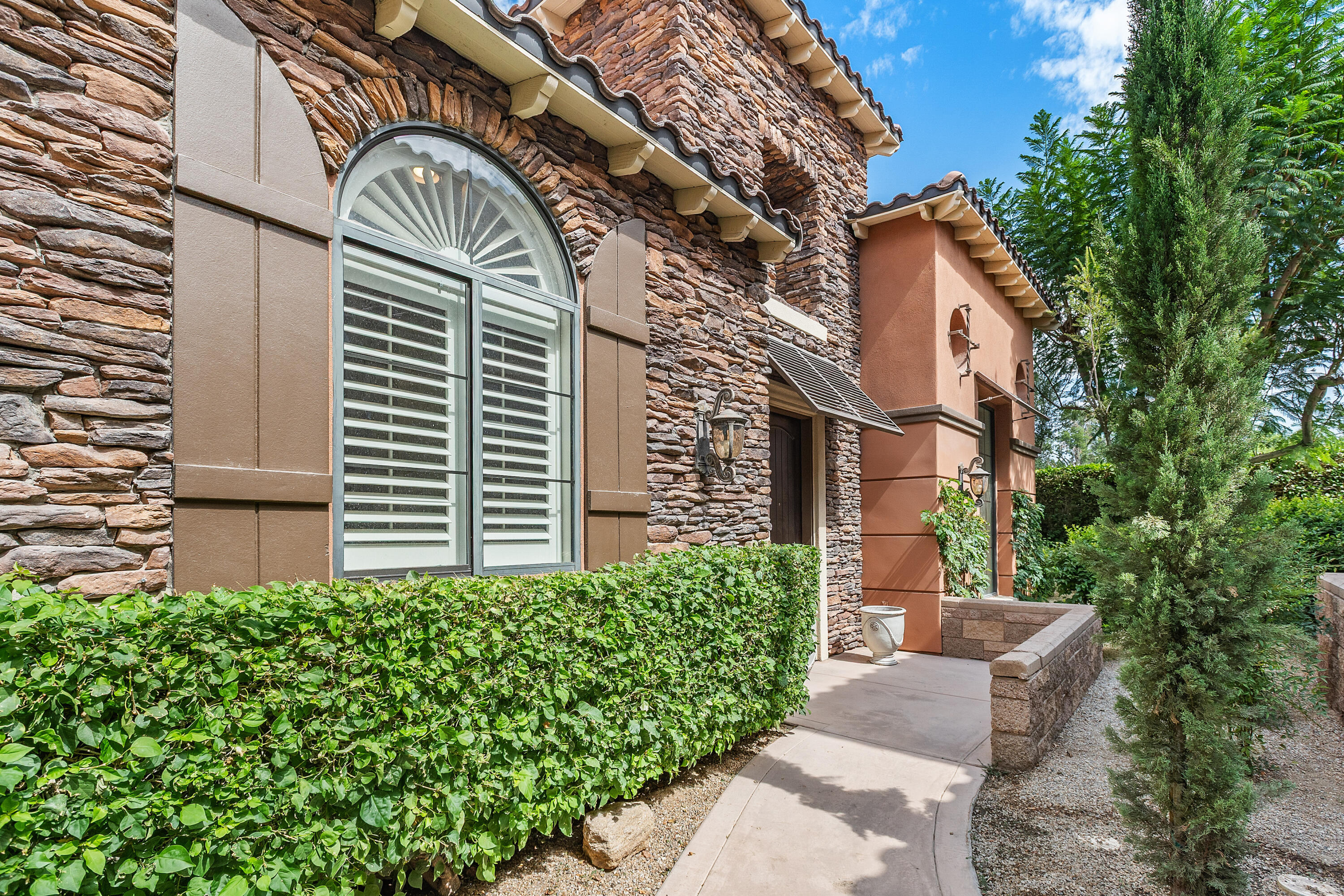 Palm Desert, California, 92260, United States, 2 Bedrooms Bedrooms, ,2 BathroomsBathrooms,Residential,For Sale,1891148