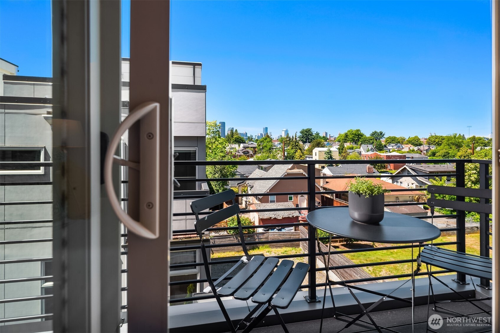 Seattle, Washington, 98122, United States, 3 Bedrooms Bedrooms, ,2 BathroomsBathrooms,Residential,For Sale,1856144