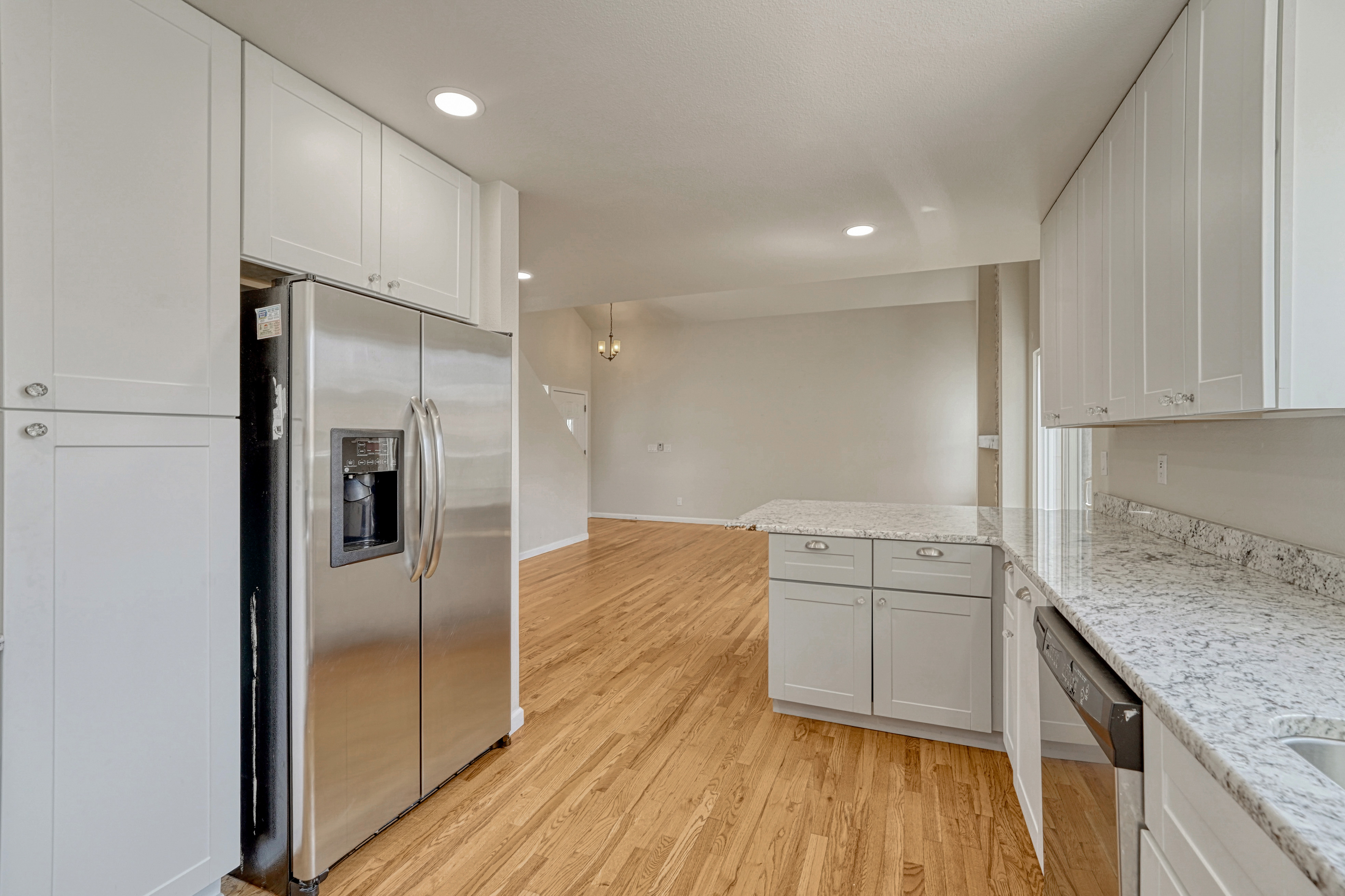  Hardwood Flooring and Mountain Views in 80919 - 物件實景