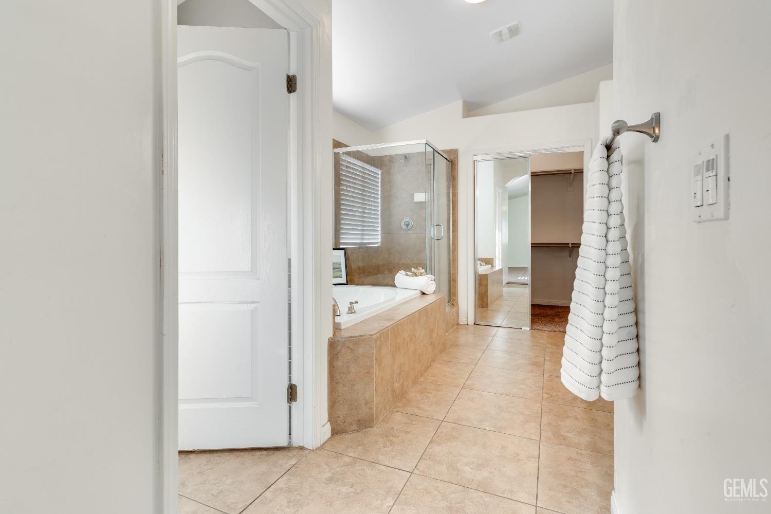 Bakersfield, California, 93311, United States, 5 Bedrooms Bedrooms, ,2 BathroomsBathrooms,Residential,For Sale,1985071