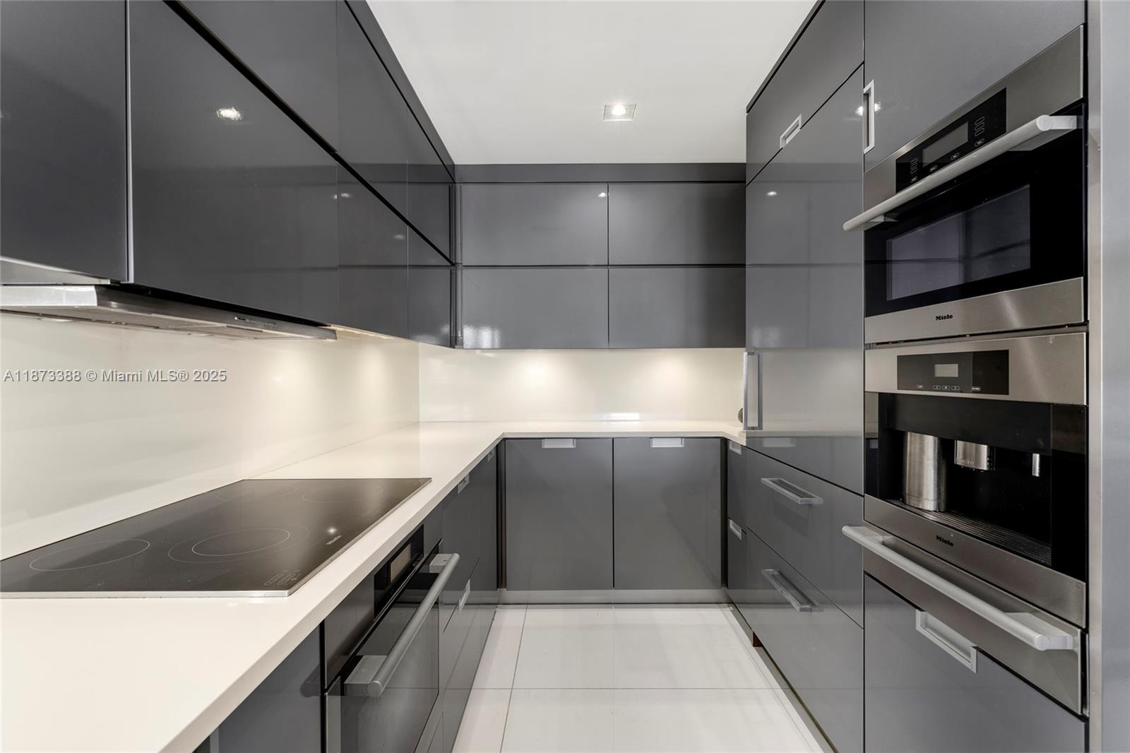 Miami, Florida, 33109, United States, 3 Bedrooms Bedrooms, ,3 BathroomsBathrooms,Residential,For Sale,1940936