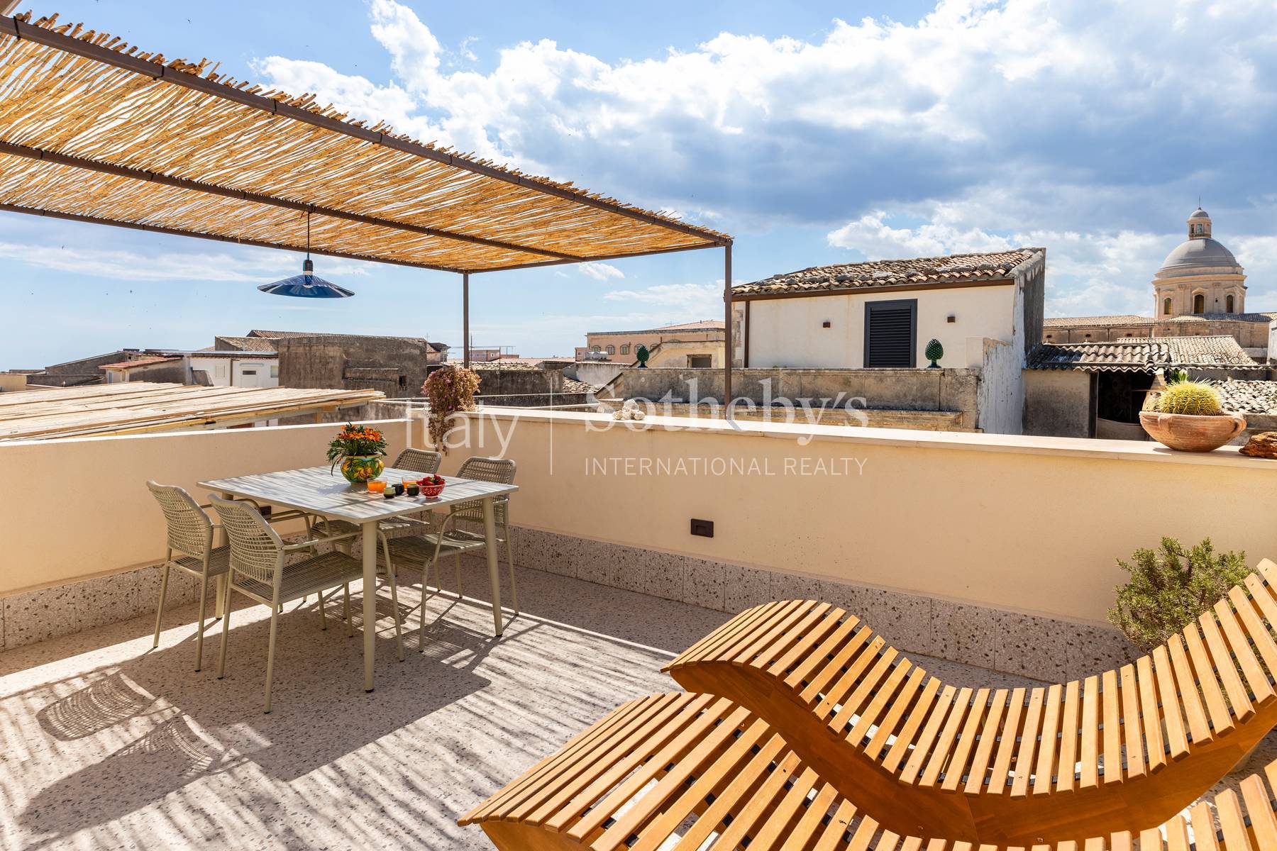 An elegant detached house with a terrace in the heart of Noto - 物件實景