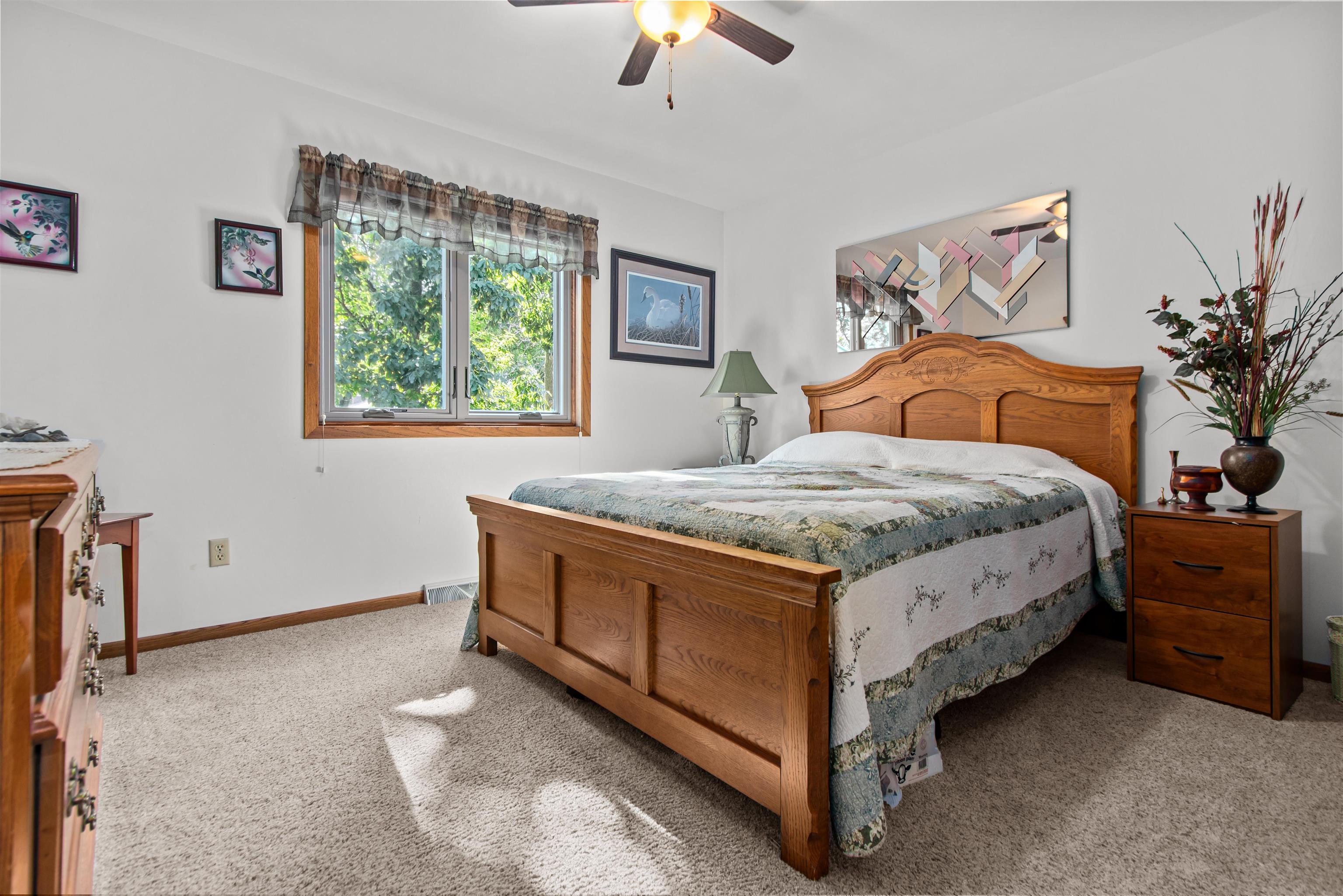 WINNECONNE, Wisconsin, 54986, United States, 2 Bedrooms Bedrooms, ,2 BathroomsBathrooms,Residential,For Sale,1926220