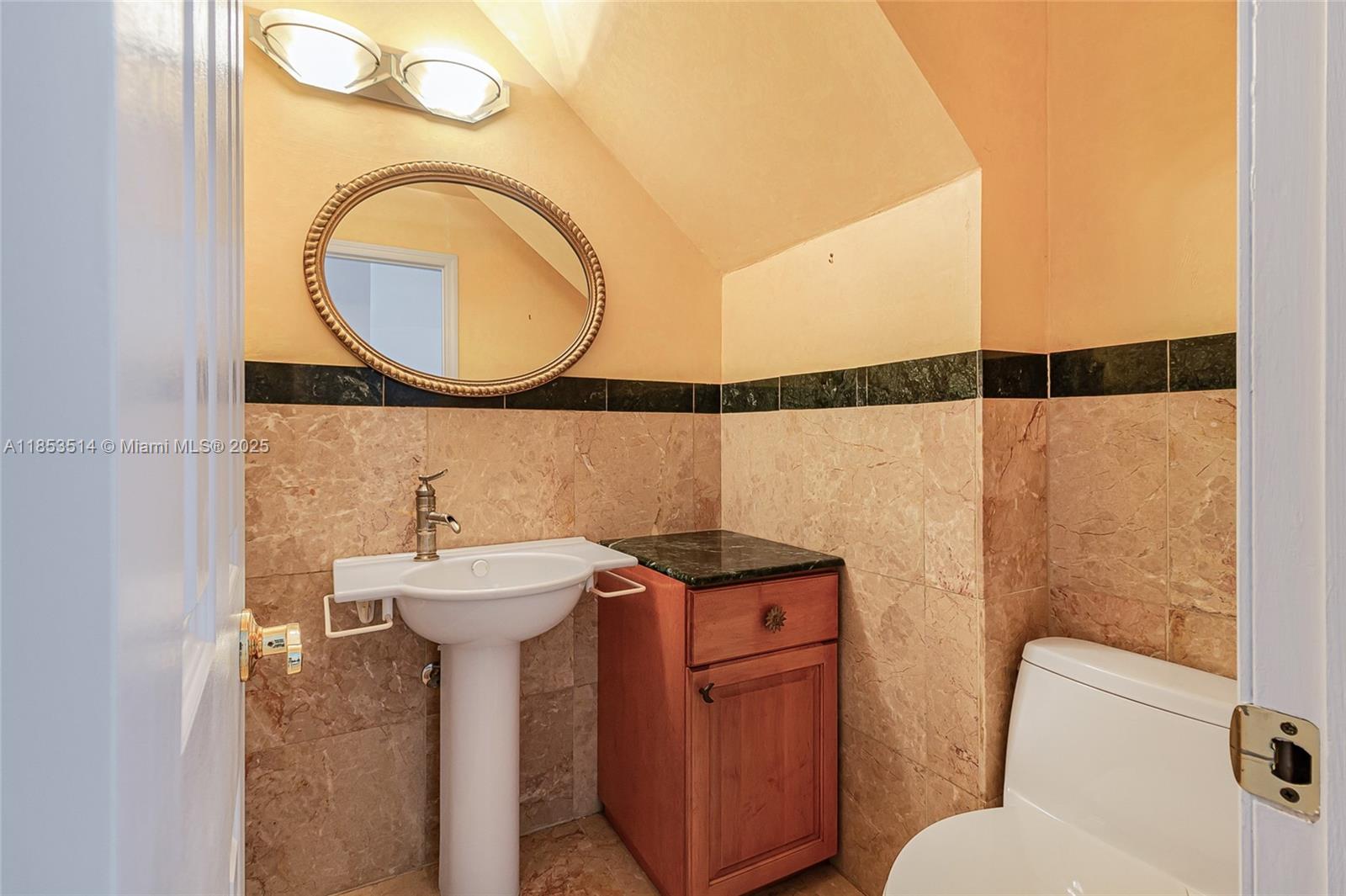 Hialeah, Florida, 33015, United States, 4 Bedrooms Bedrooms, ,3 BathroomsBathrooms,Residential,For Sale,1918630