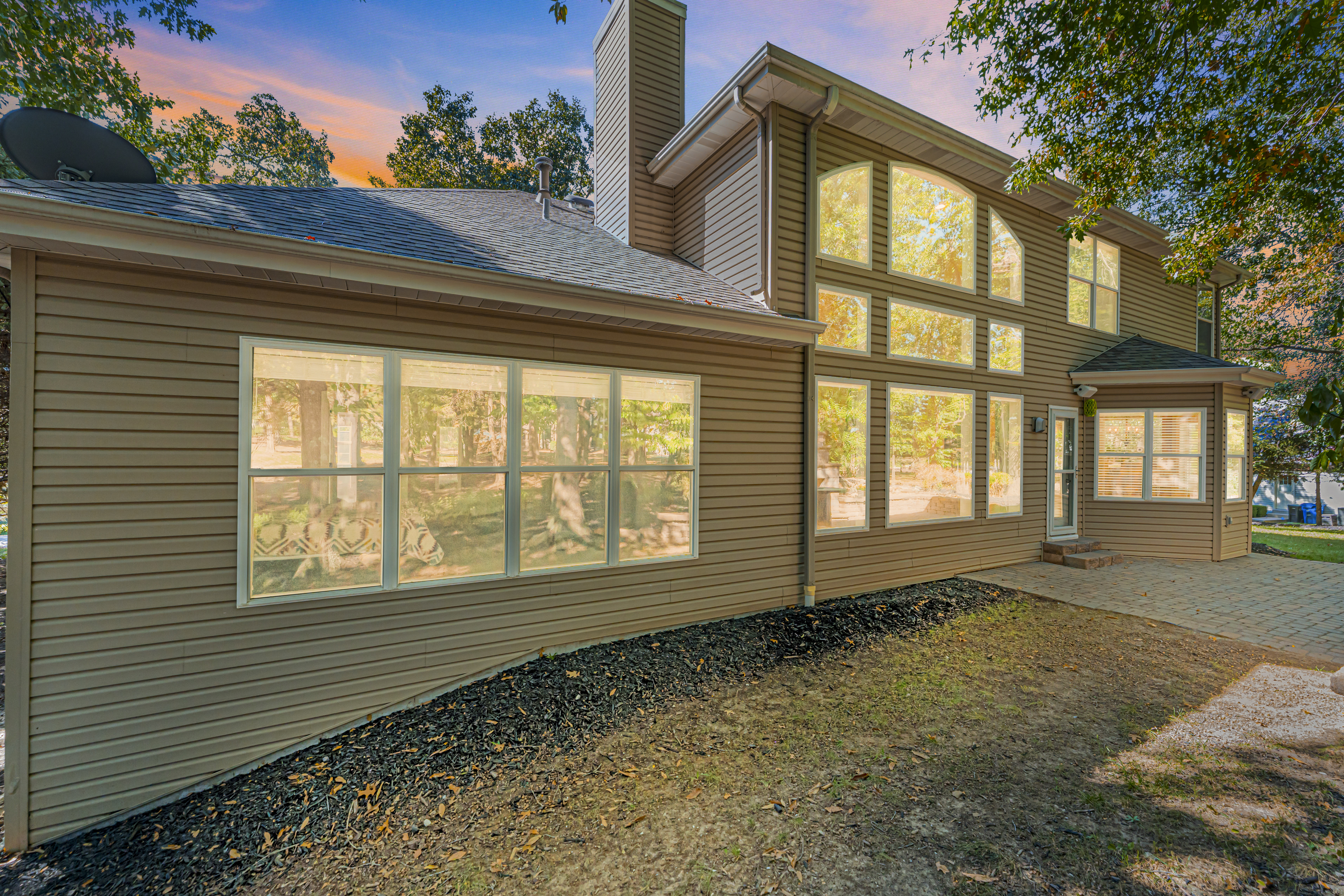  Experience resort-style living in this stunning 1.5-story home - 物件實景