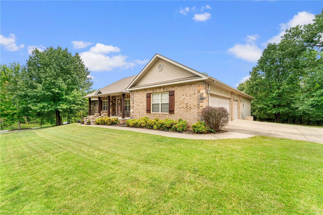 Bella Vista, Arkansas, 72715, United States, 3 Bedrooms Bedrooms, ,4 BathroomsBathrooms,Residential,For Sale,1942252