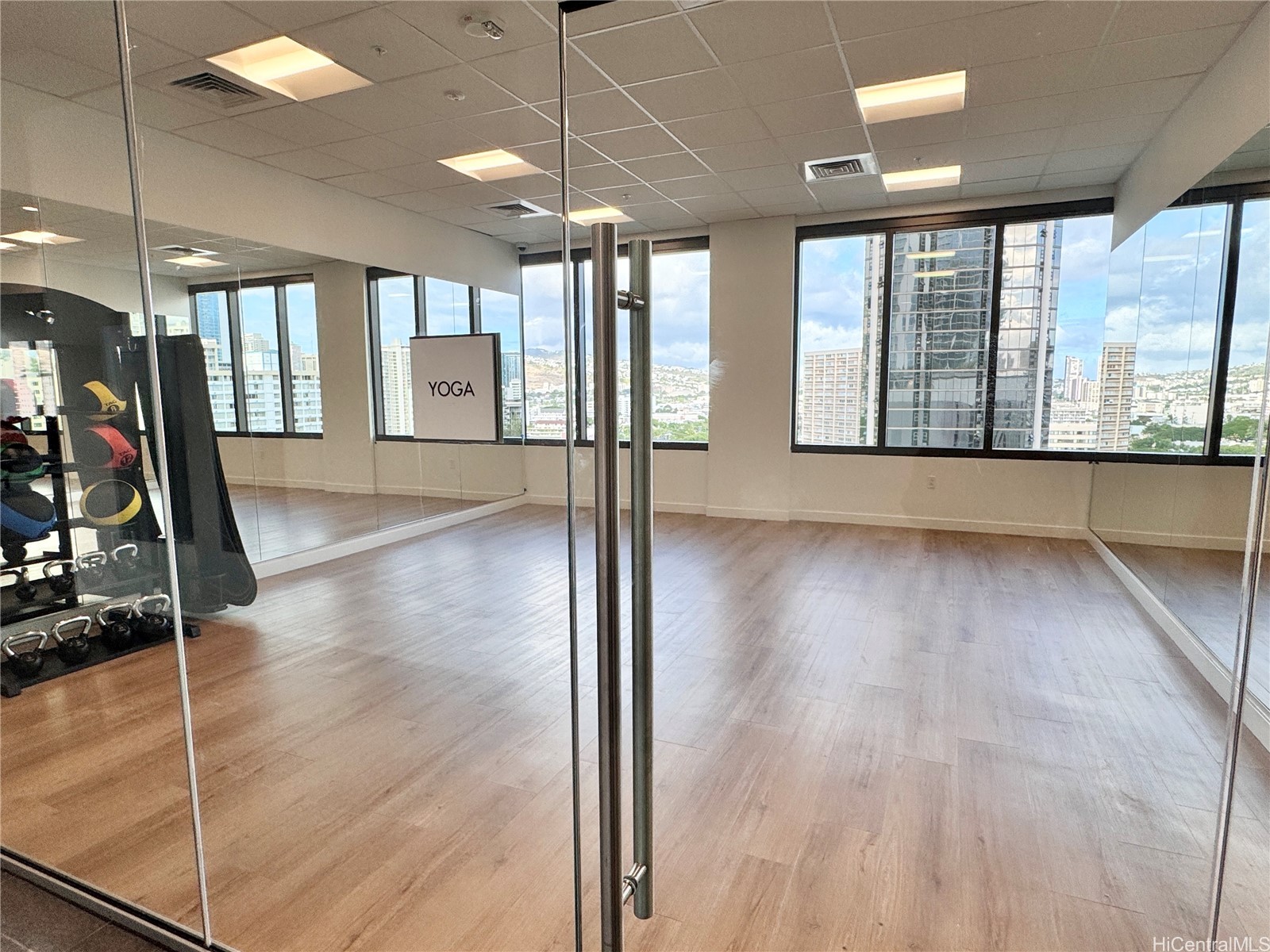 Honolulu, Hawaii, 96814, United States, 1 Bedroom Bedrooms, ,1 BathroomBathrooms,Residential,For Sale,1992137