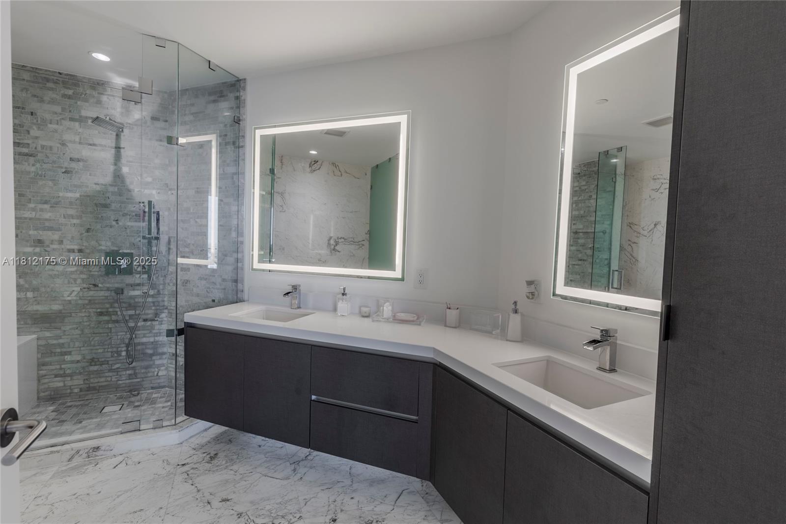 Miami, Florida, 33132, United States, 1 Bedroom Bedrooms, ,2 BathroomsBathrooms,Residential,For Sale,1837244