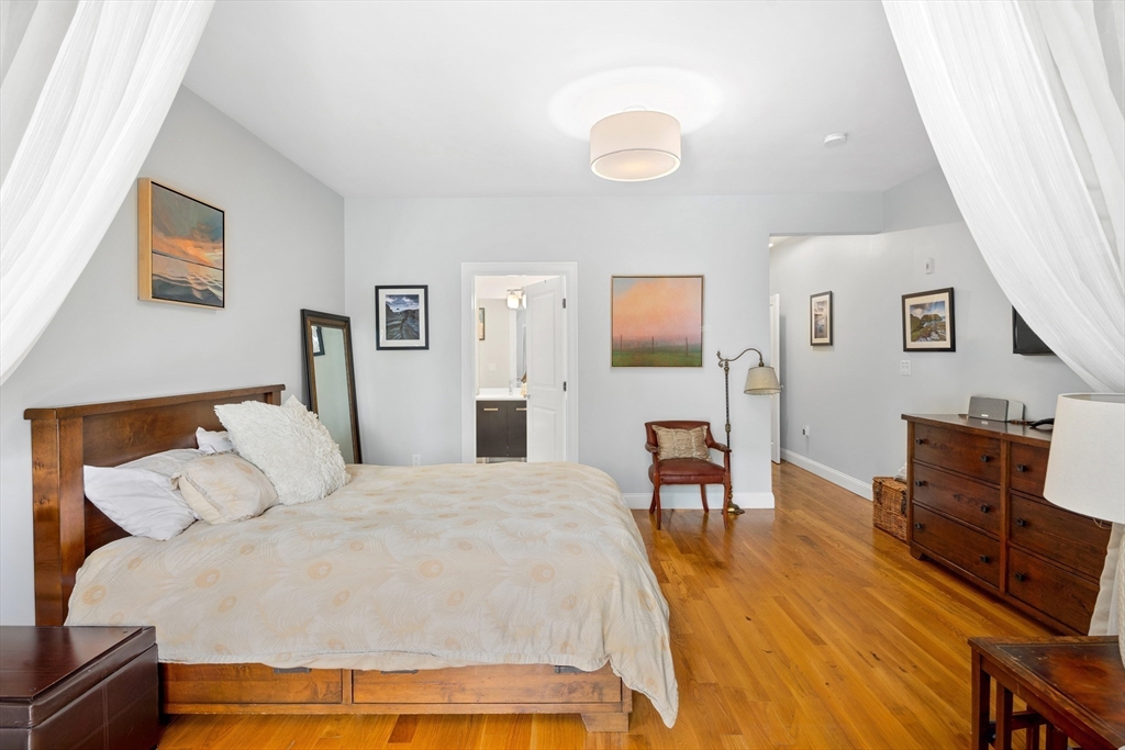 Boston, Massachusetts, 02128, United States, 2 Bedrooms Bedrooms, ,2 BathroomsBathrooms,Residential,For Sale,2048108