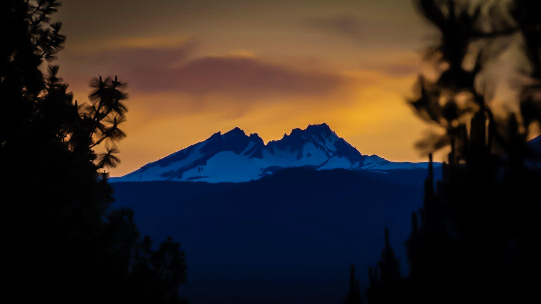 Bend, Oregon, 97703, United States, 4 Bedrooms Bedrooms, ,5 BathroomsBathrooms,Residential,For Sale,1979123