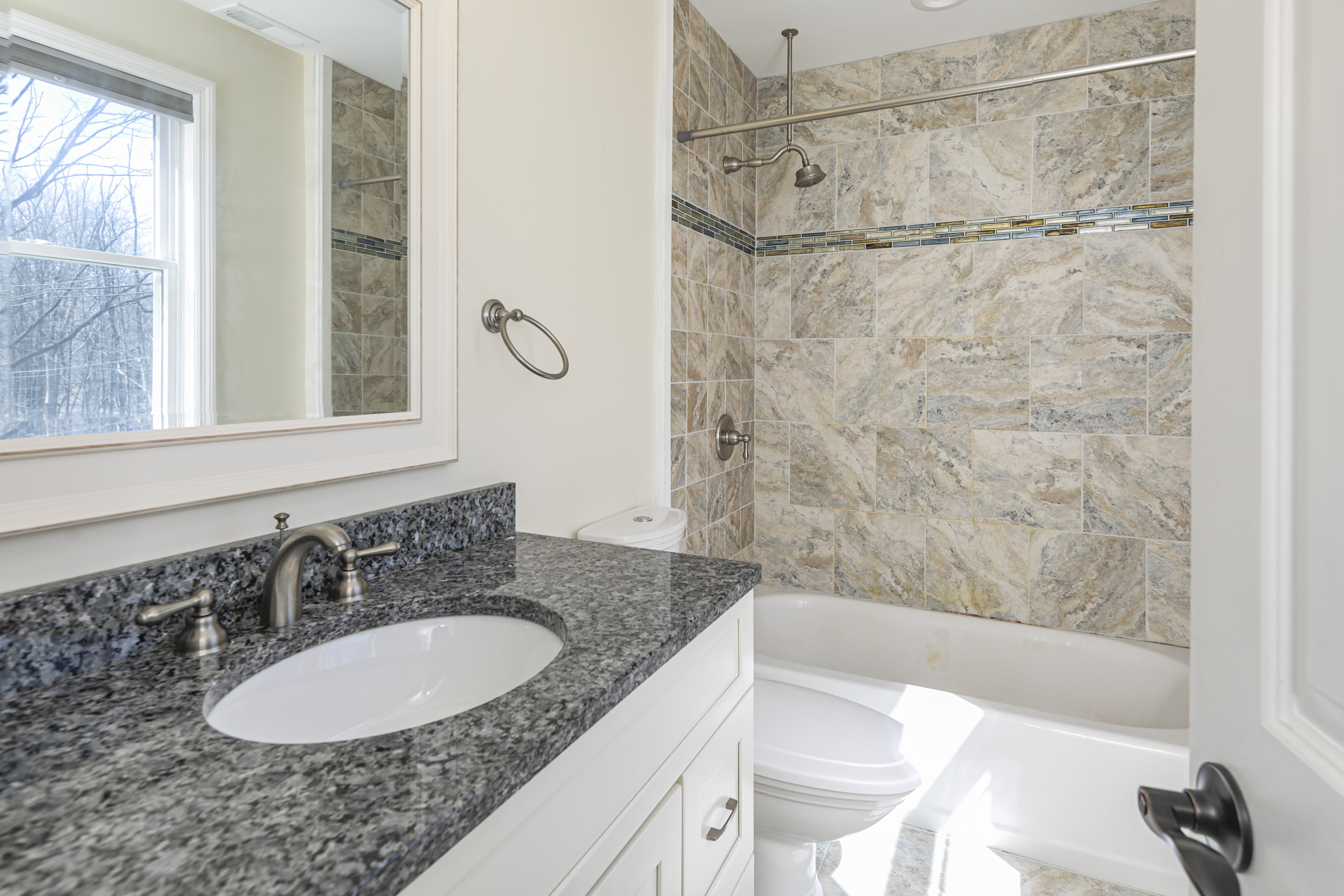  Tranquil Custom Home in a Serene Wooded Section of Skillman - 物件實景