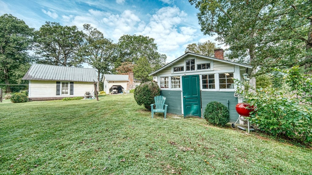 Andrews, North Carolina, 28901, United States, 5 Bedrooms Bedrooms, ,4 BathroomsBathrooms,Residential,For Sale,1912195