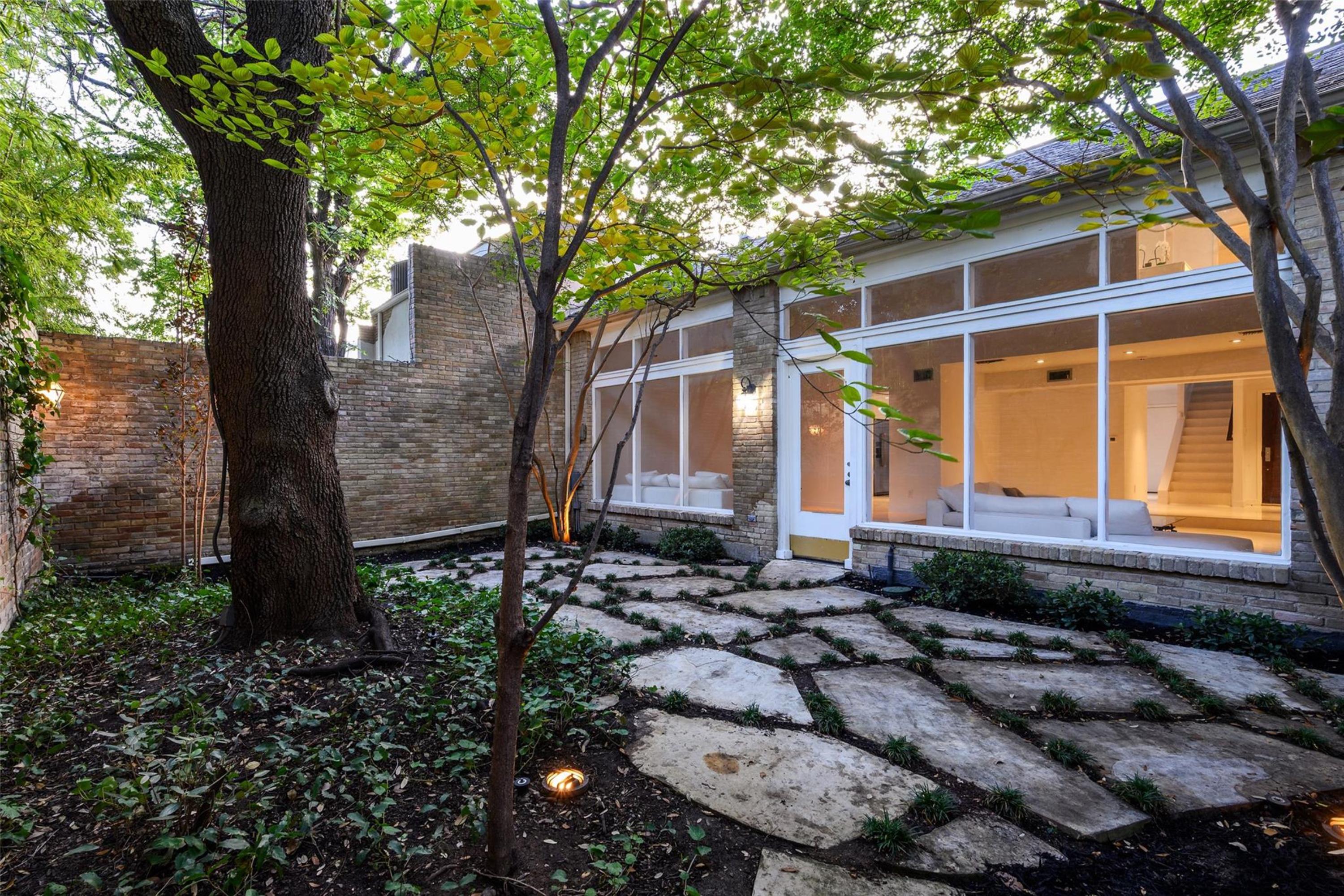  A Rare Find at Christopher Place - 物件實景
