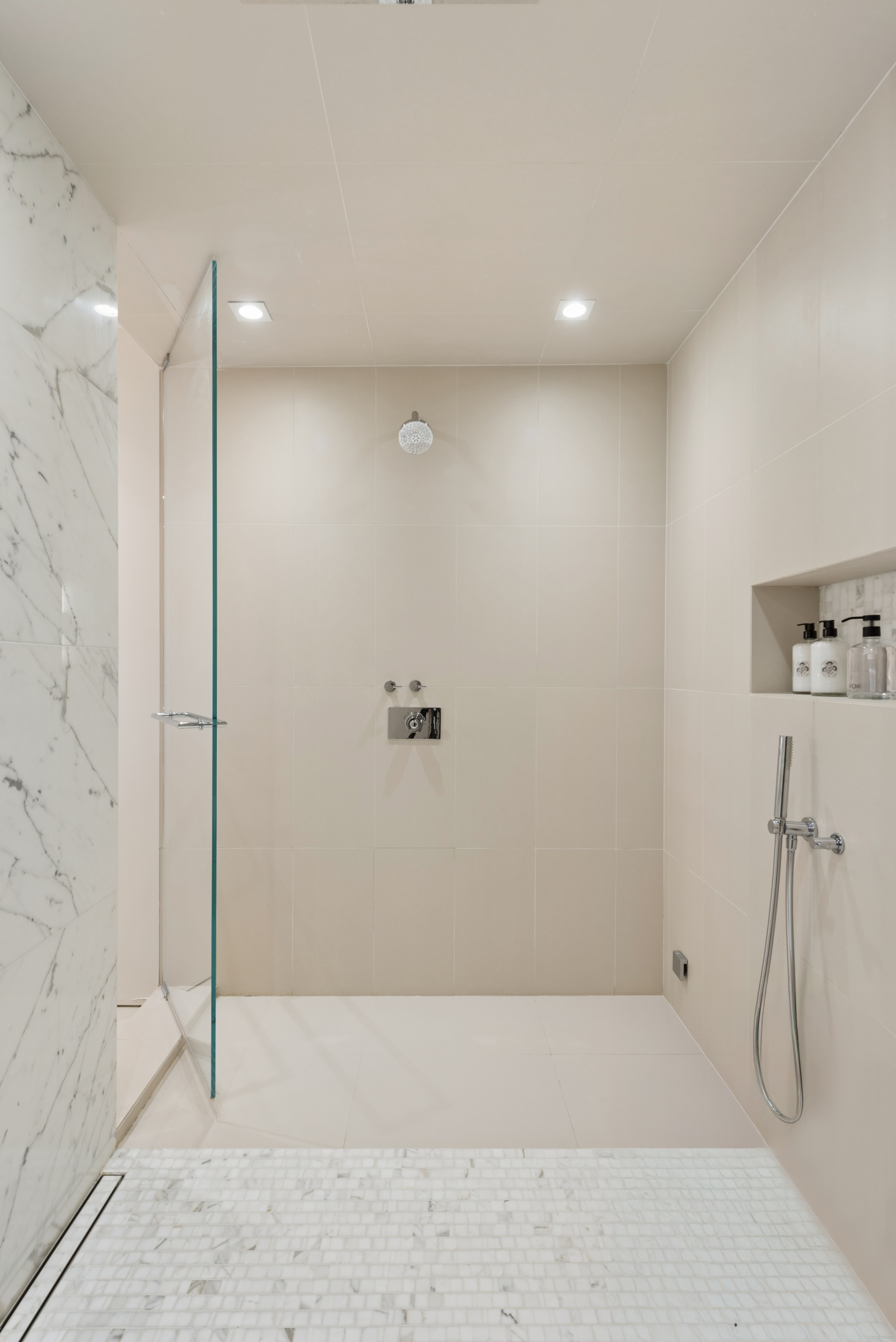  Refined Blend of Classic Architecture and Modern Design - 物件實景