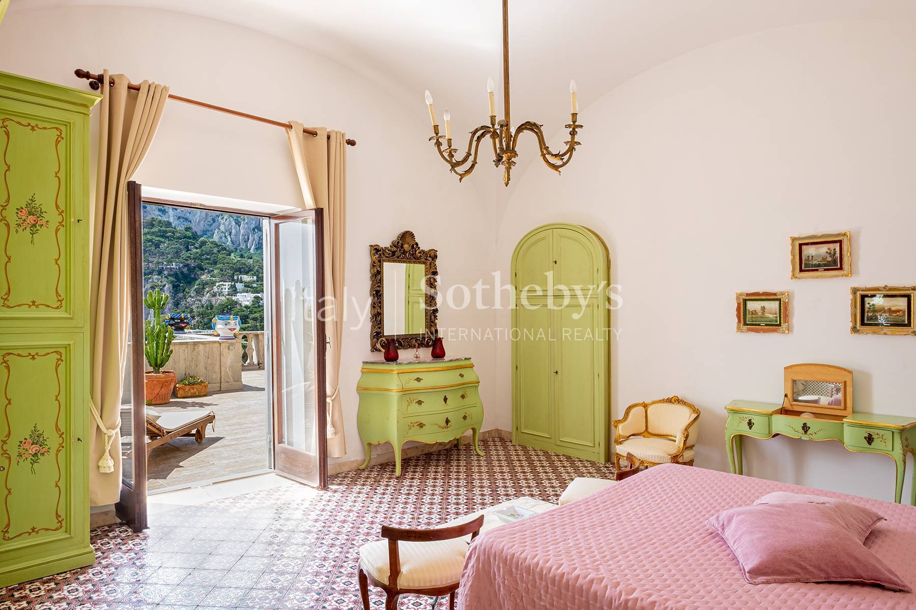  Neoclassical villa with a breath taking view - 物件實景
