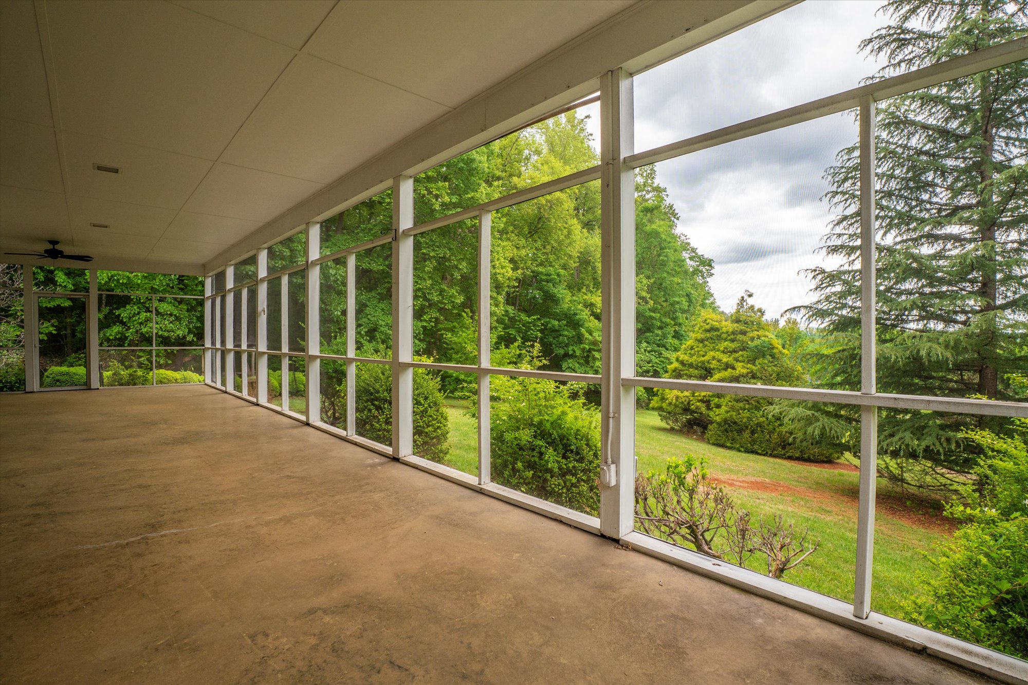  13320 Hackberry Rd - 物件實景