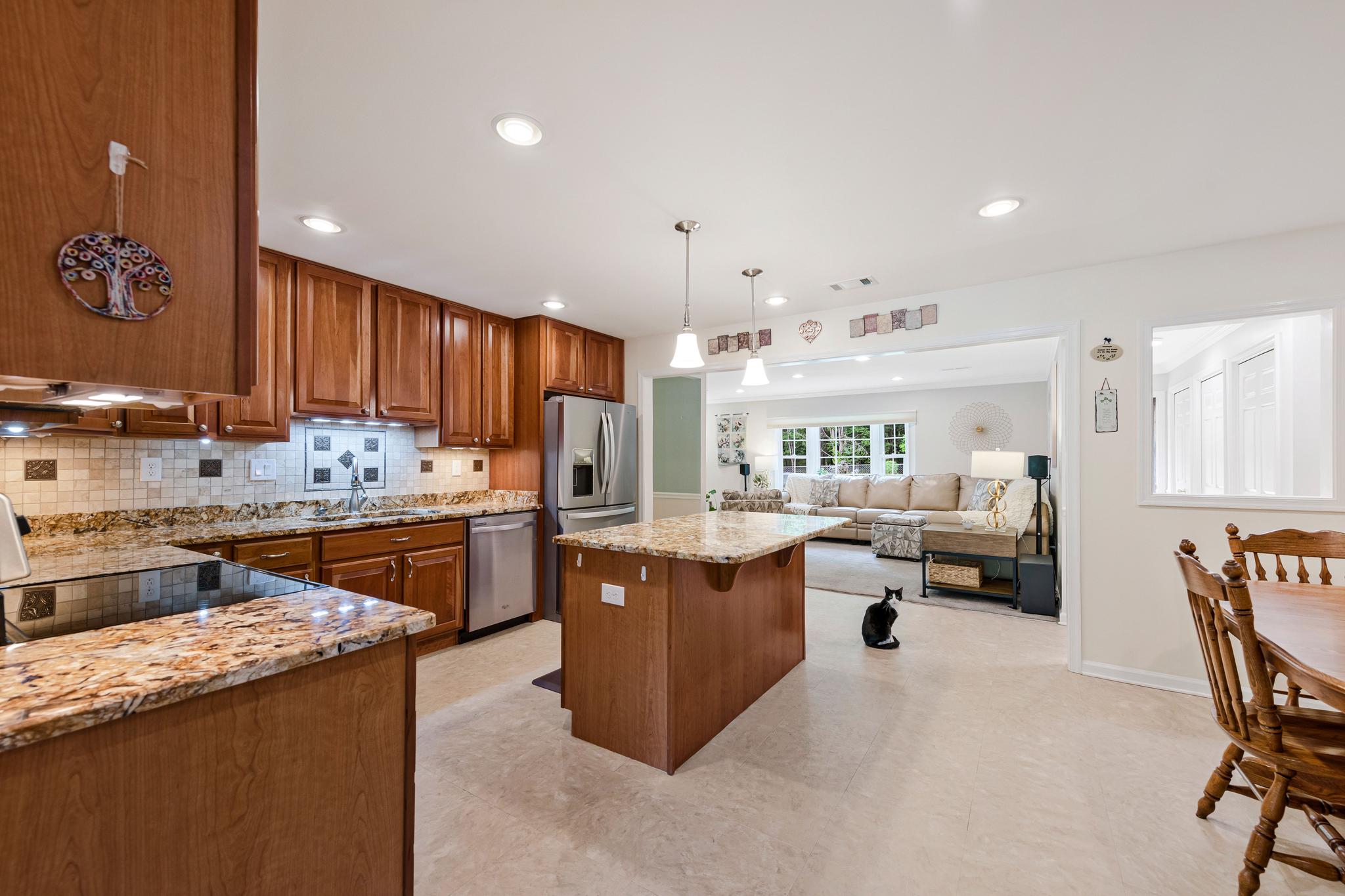 Bowie, Maryland, 20716, United States, 4 Bedrooms Bedrooms, ,2 BathroomsBathrooms,Residential,For Sale,2048193