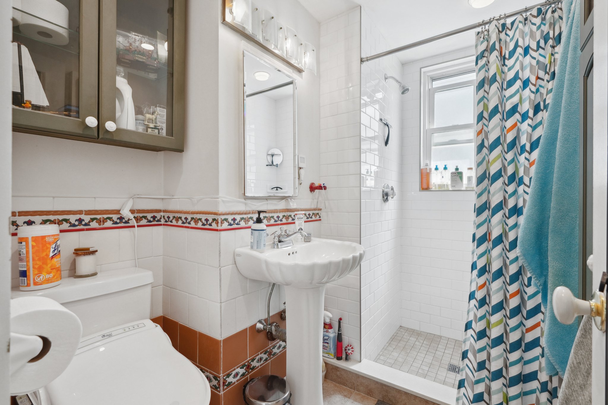 Somerville, Massachusetts, 02143-4209, United States, 6 Bedrooms Bedrooms, ,3 BathroomsBathrooms,Residential,For Sale,1816239