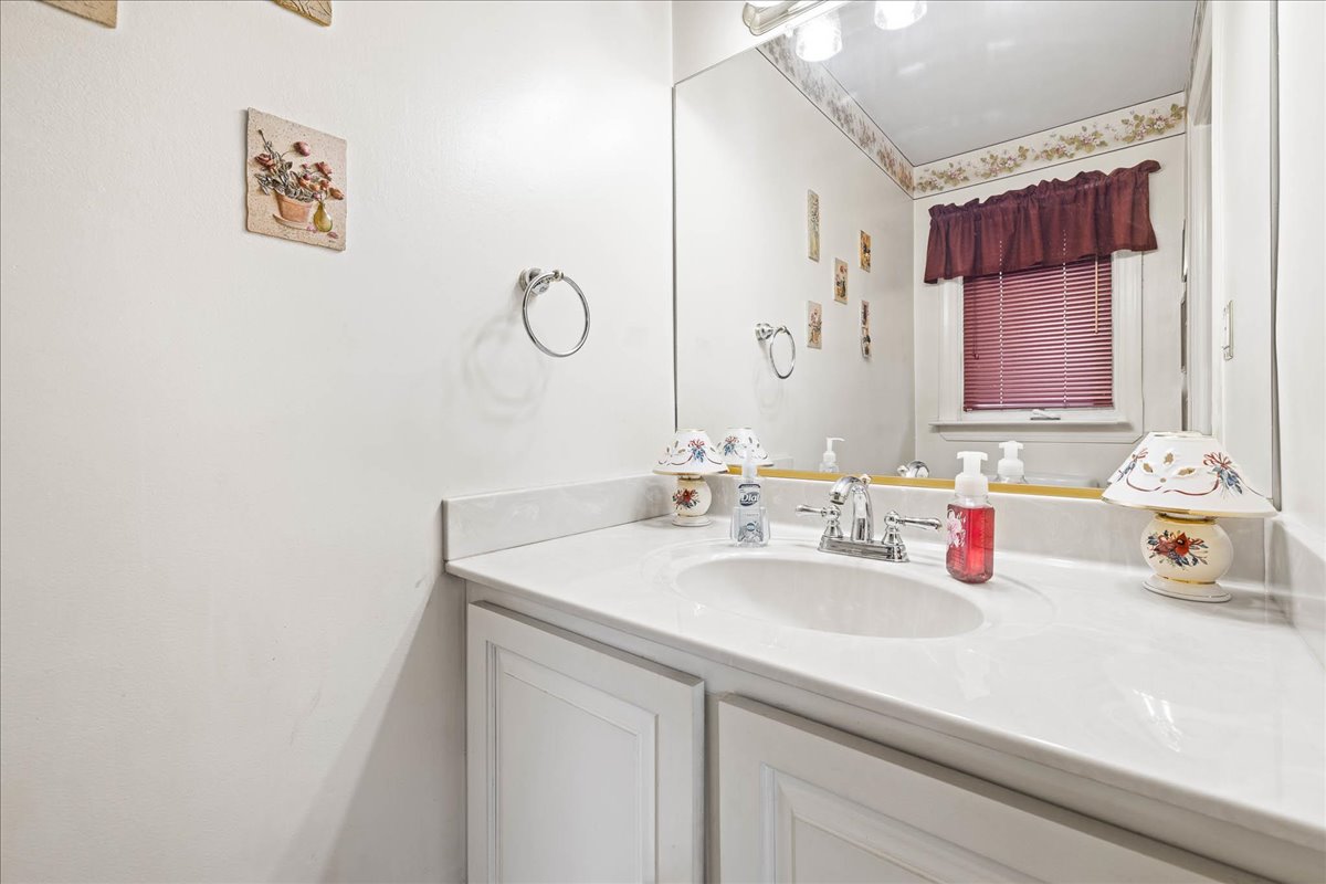 Chester, Virginia, 23831, United States, 5 Bedrooms Bedrooms, ,4 BathroomsBathrooms,Residential,For Sale,1889514