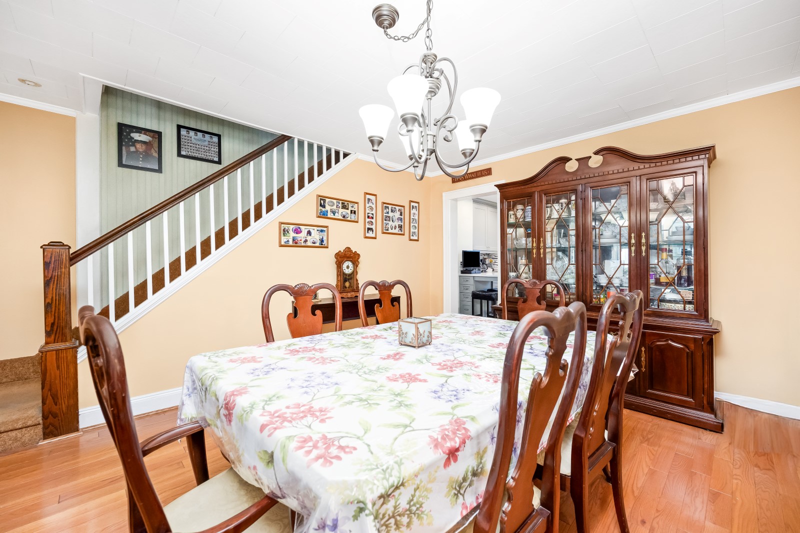 Glendale, New York, 11385, United States, 3 Bedrooms Bedrooms, ,2 BathroomsBathrooms,Residential,For Sale,1932107