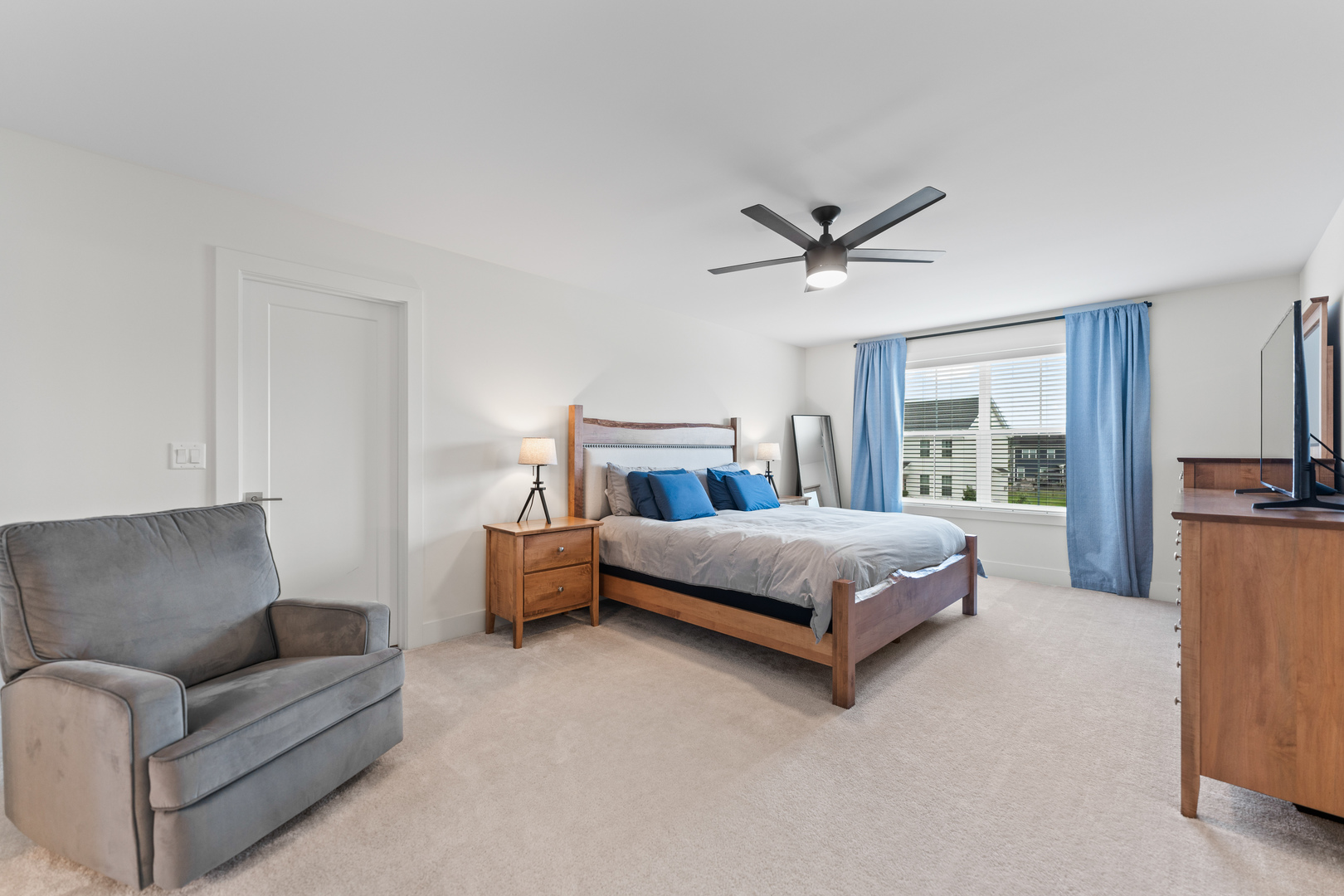 Elgin, Illinois, 60124, United States, 4 Bedrooms Bedrooms, ,3 BathroomsBathrooms,Residential,For Sale,1941075