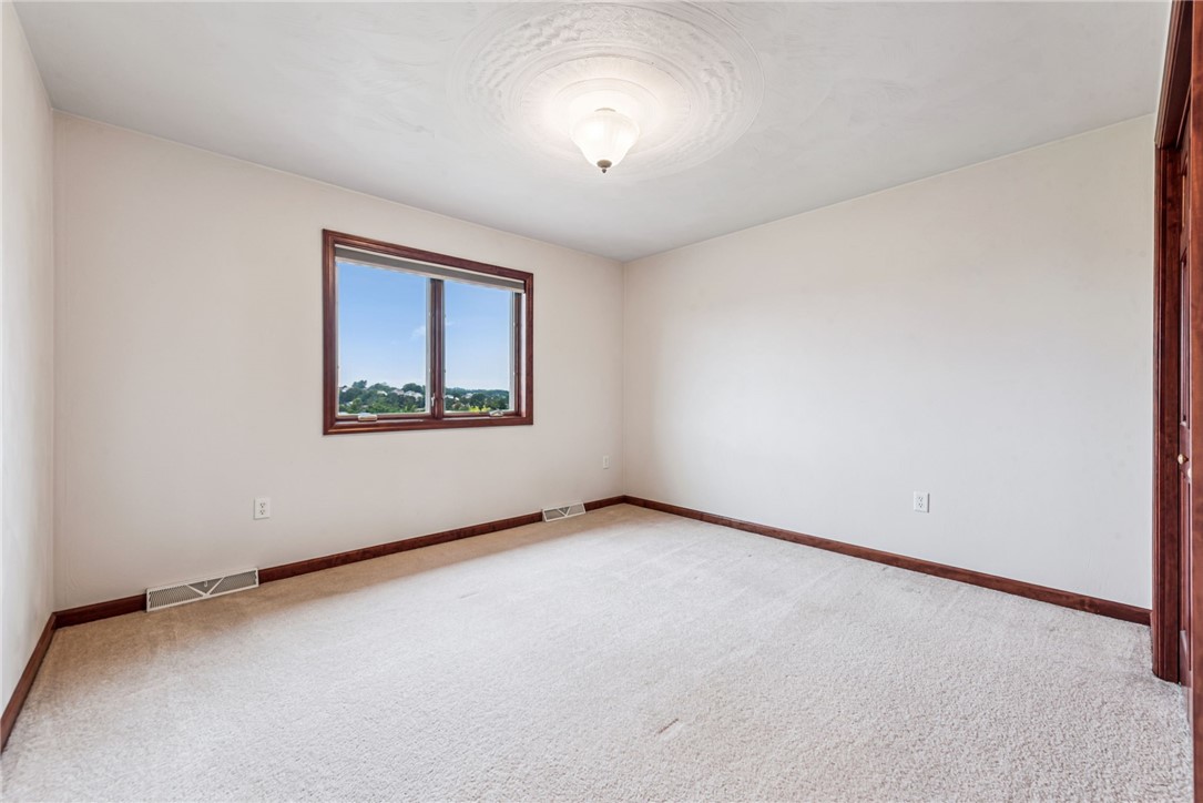 North Huntingdon, Pennsylvania, 15642, United States, 5 Bedrooms Bedrooms, ,4 BathroomsBathrooms,Residential,For Sale,1975902