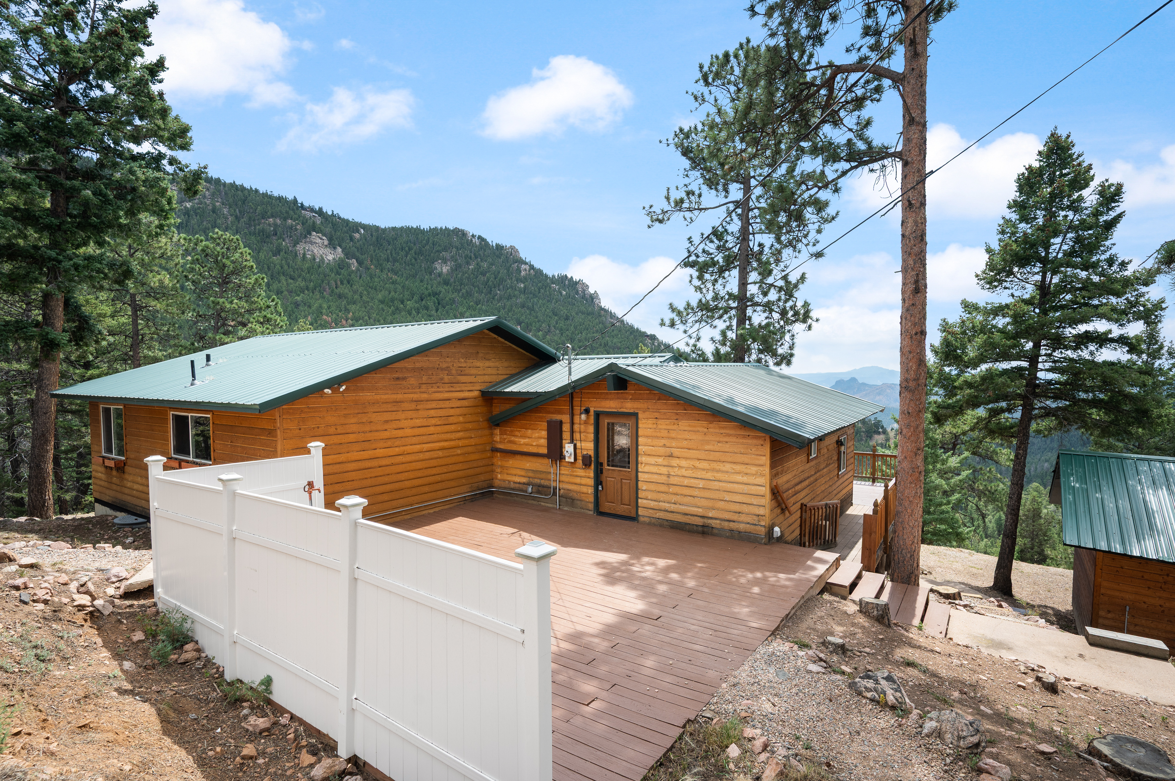  Million Dollar Views on this Beautifully Updated Mountain Retreat on 2.89 Acres - 物件實景